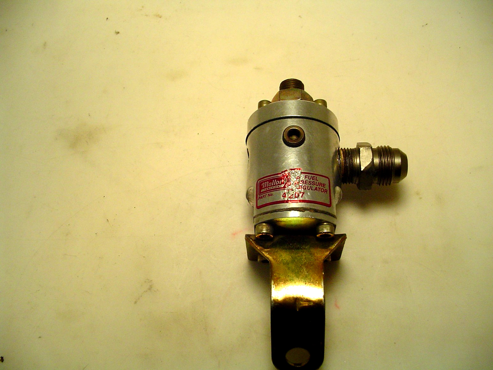 Mallory 4207 Adjustable Fuel Pressure Regulator 3/8" NPT Threads w/ Bracket USED