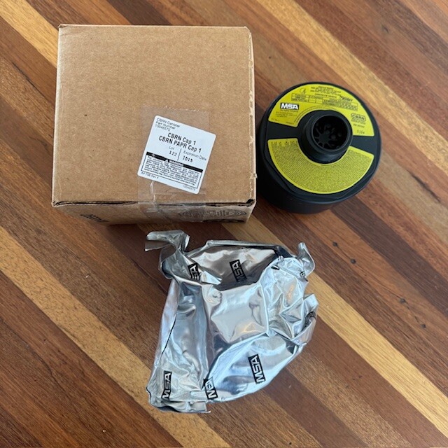 Avon FM12 APR Gas Mask with filter - Size 1