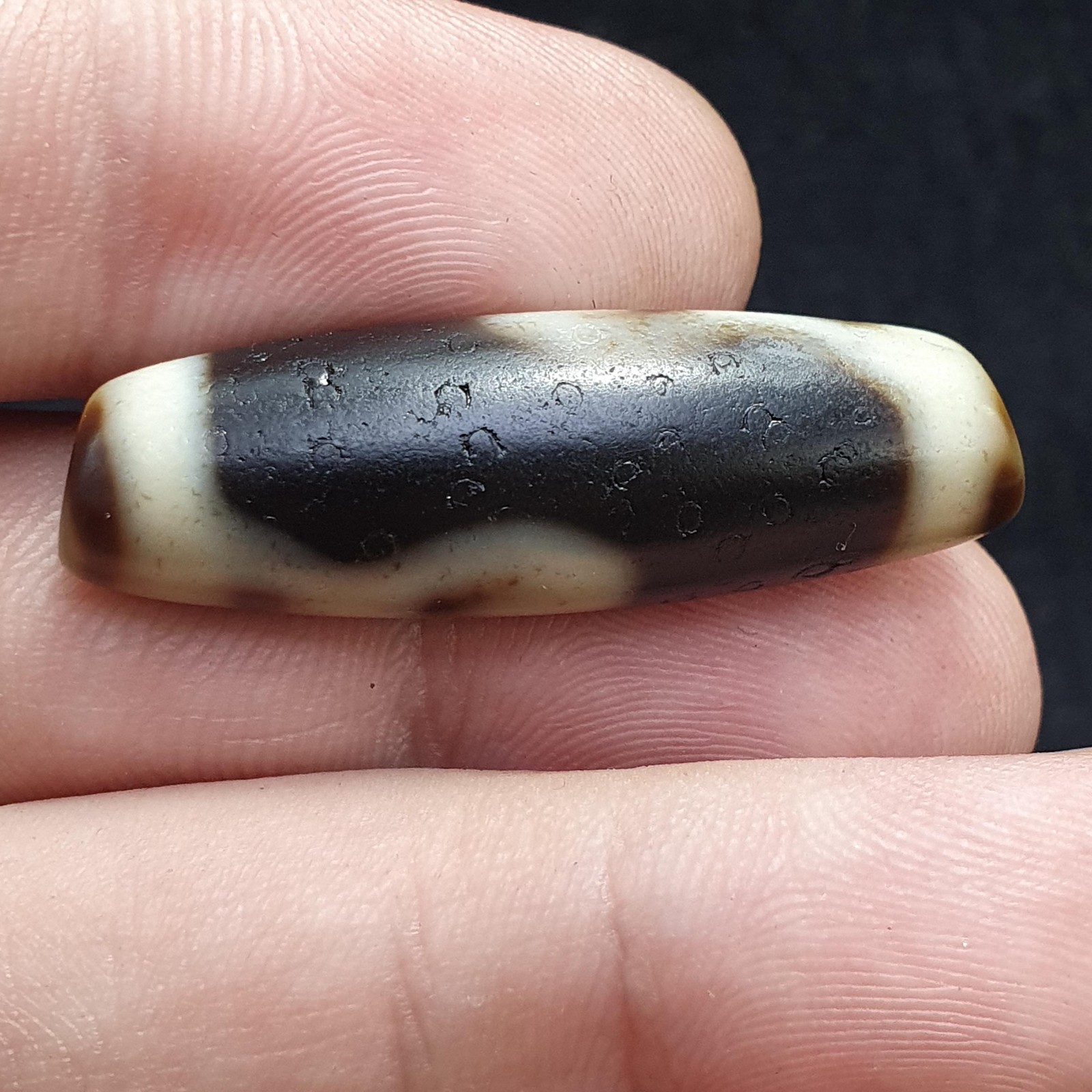 Tibetan dzi bead unique pattern symbols , rare himalayan agate bead