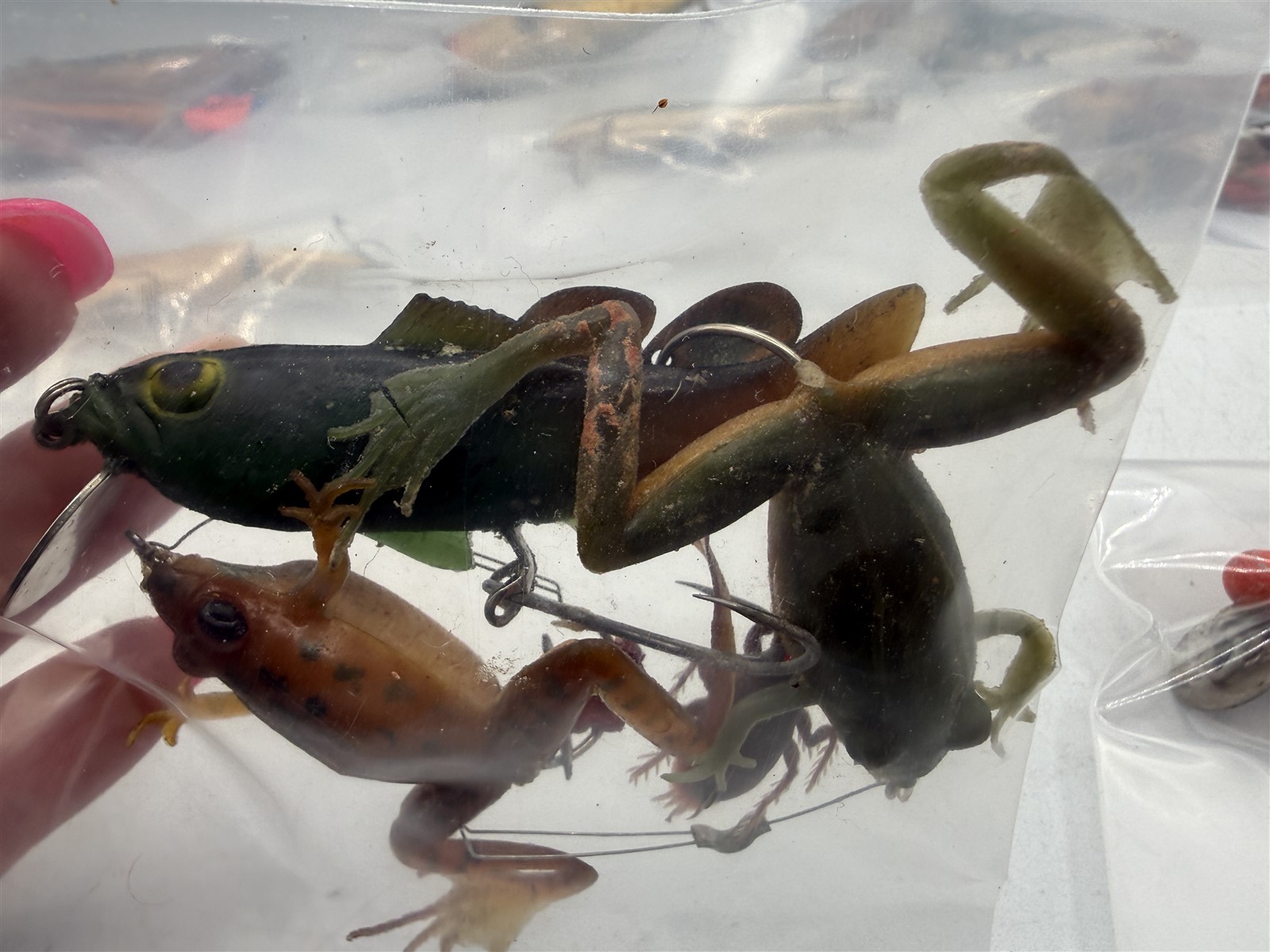 VINTAGE WOOD & PLASTIC FISHING LURE LOT OF 23