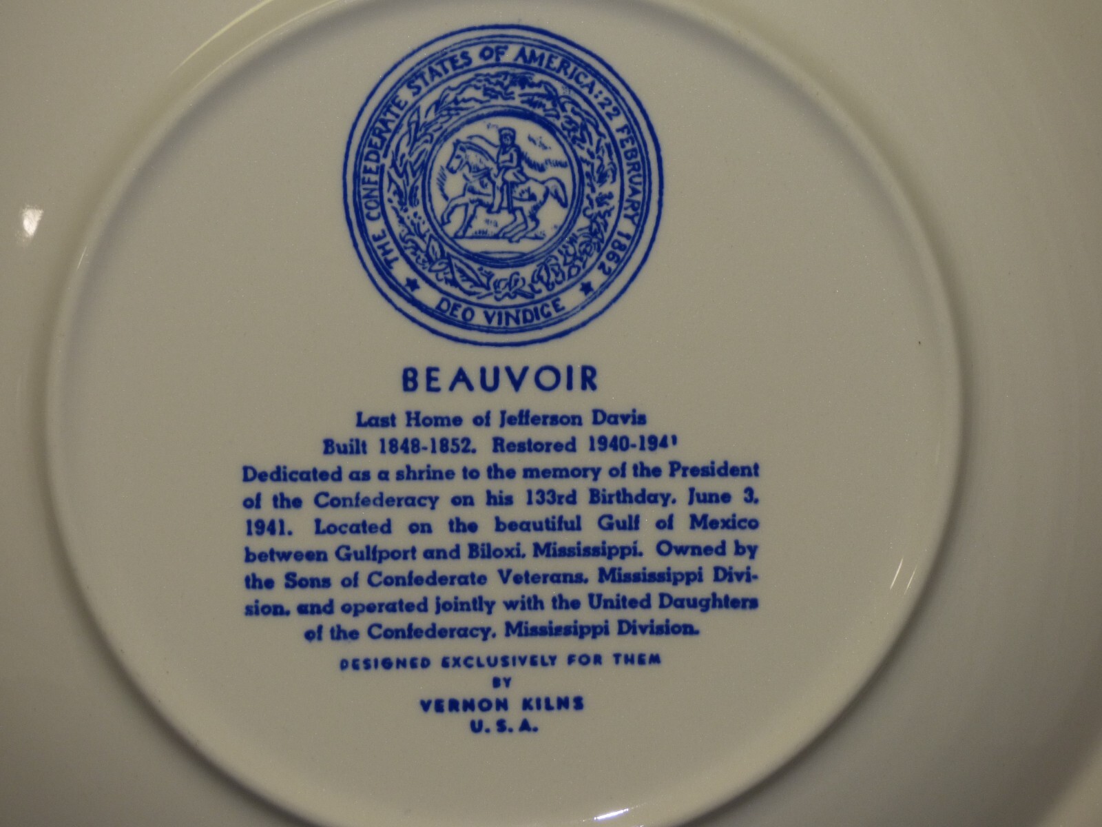 Vintage Vernon Kilns BEAUVOIR Jefferson Davis Home White Blue Ceramic Plate 10"