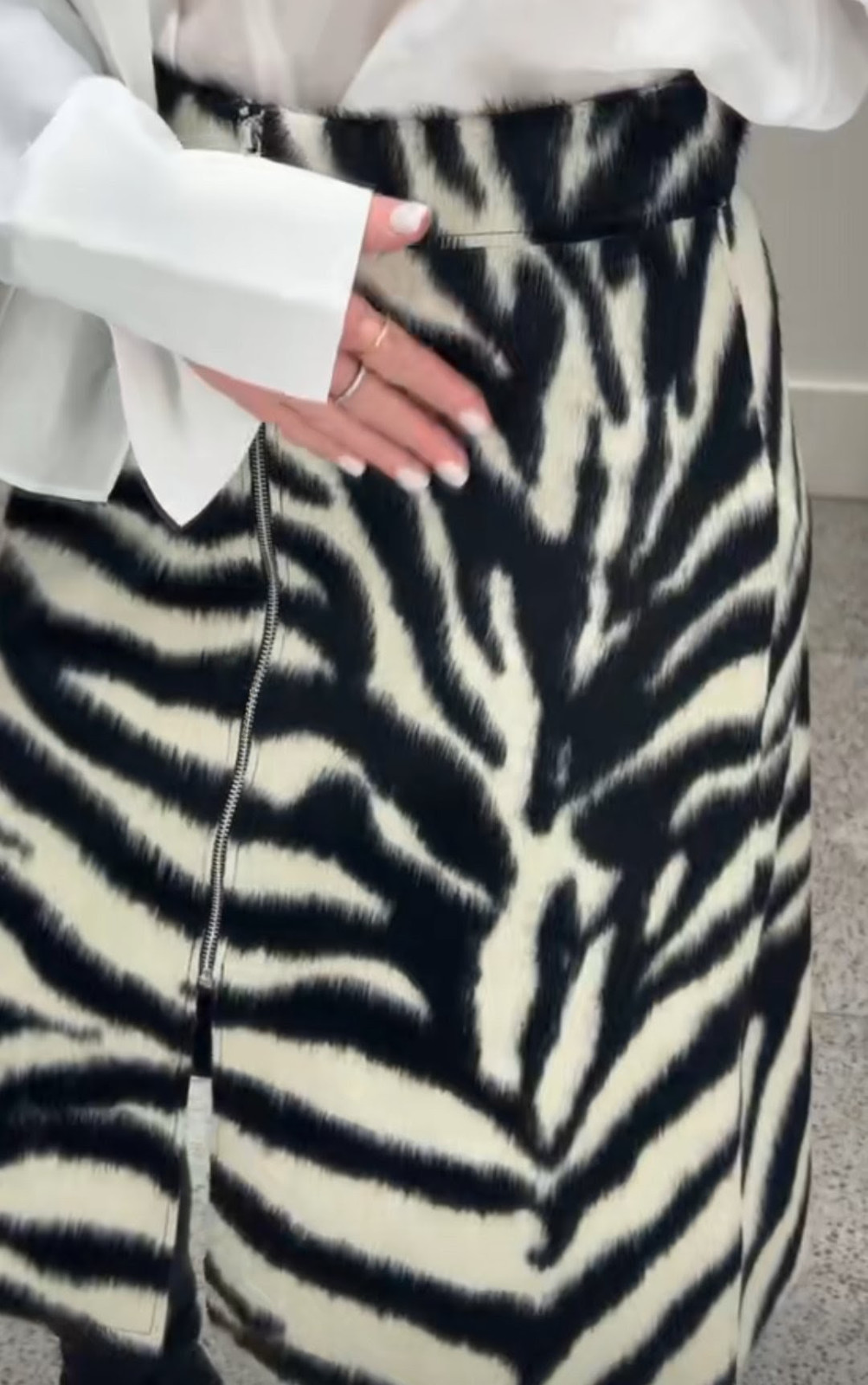 BNWT H&M Zip-Front Napped Finish Skirt Black / Zebra Print 1322799004 Sizes M,L