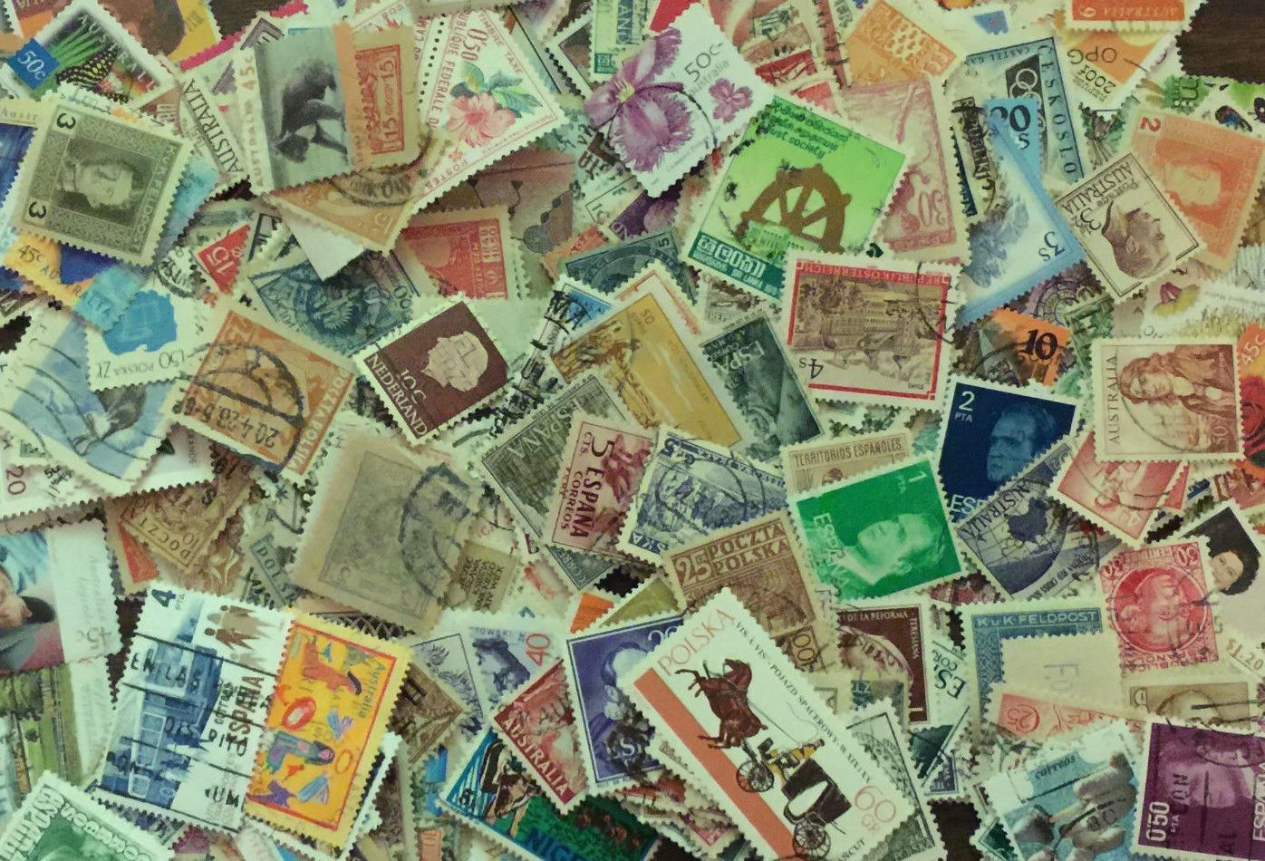 [Lot D] 250+ Different Worldwide Stamps, Many Commemoratives