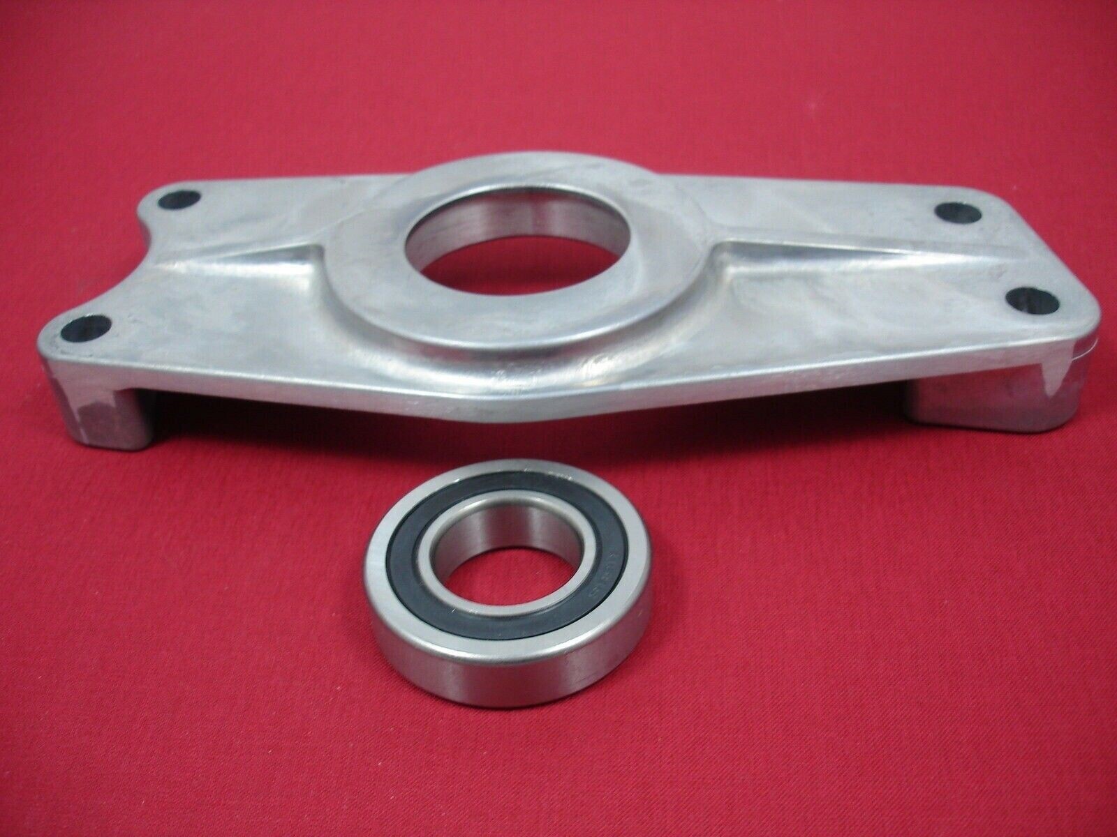 BRACKET BEARING MAIN SHAFT SUPPORT HARLEY 4 SPEED TRANSMISSION OPEN BELT DRIVE