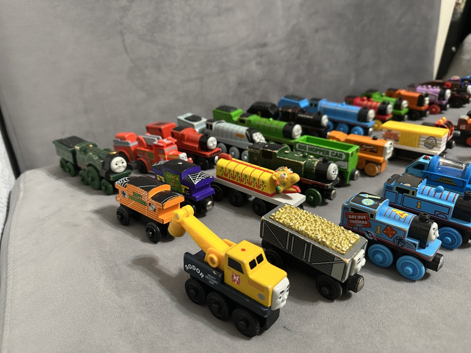 Thomas & Friends Wooden Railway Magnetic Train Lot of 40 Rare HTF