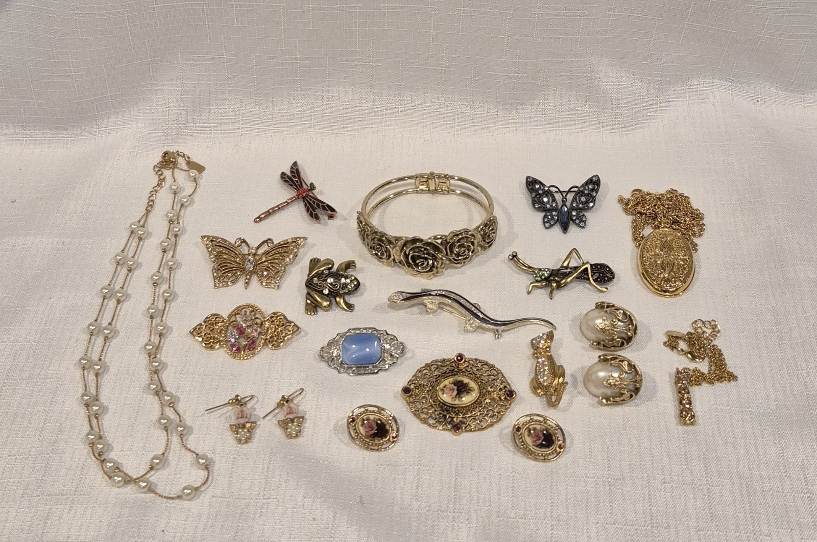 1928 Brand Jewelry Lot Brooches Necklaces Earrings Bracelet EUC Free Ship