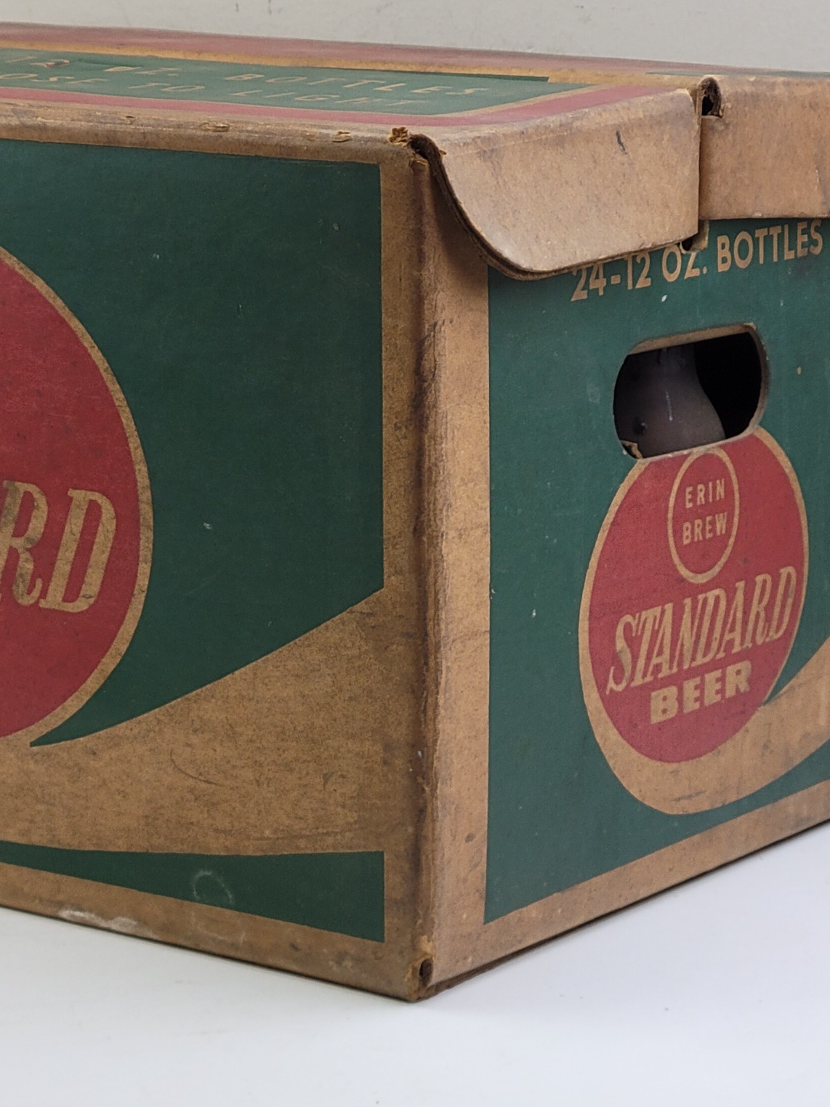 Standard Brewing Cleveland, OH Erin Brew Cardboard Beer Carrier Box w/ Bottles