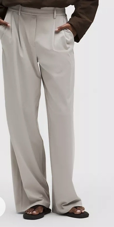 Lululemon Daydrift High-Rise Wide-Leg Trouser Short Size XS Downtown Tan 29.5"