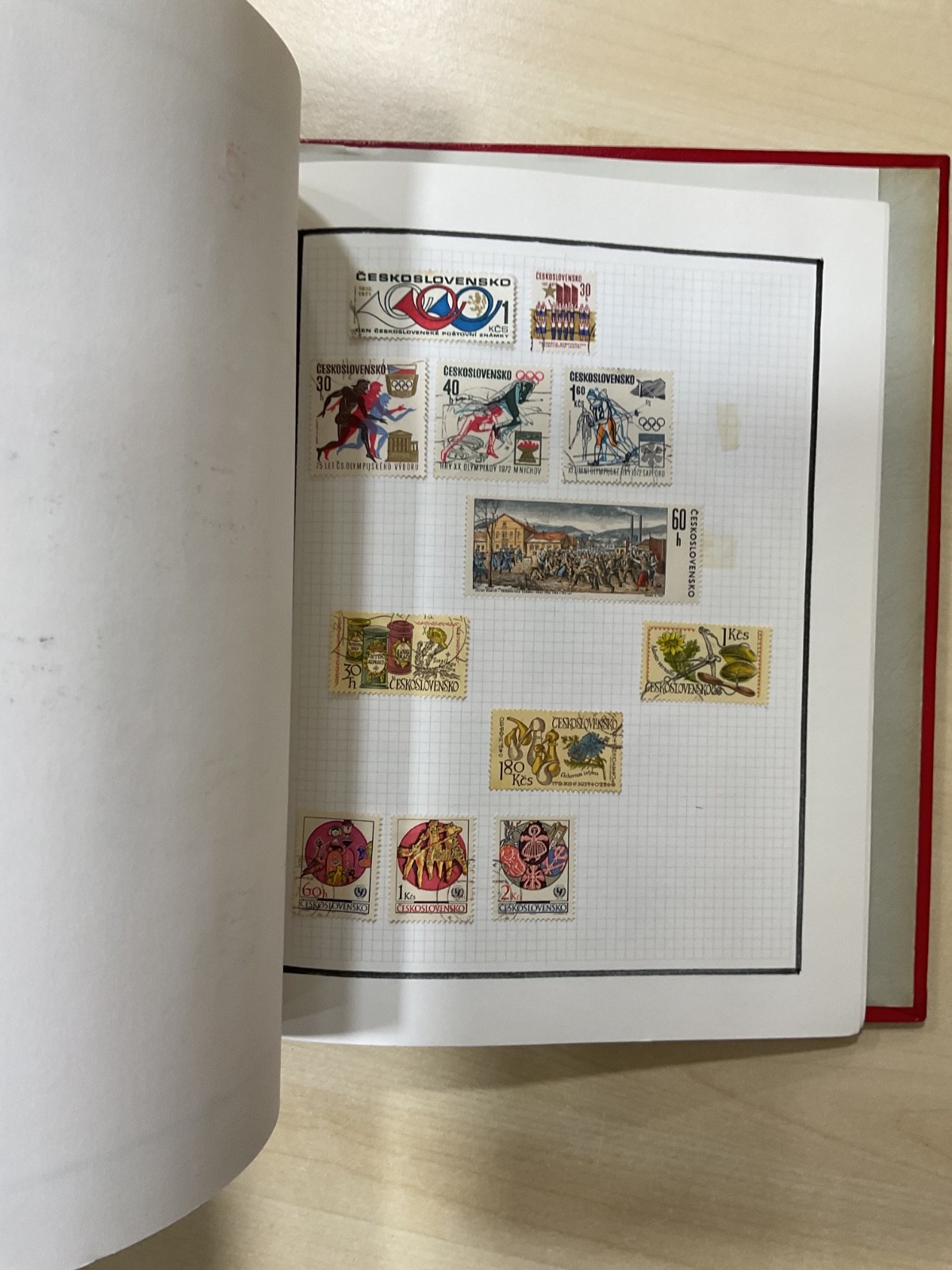 Czechoslovakia stamps. 1918 - 2000s, 2 Albums. 3.8kg. G/105