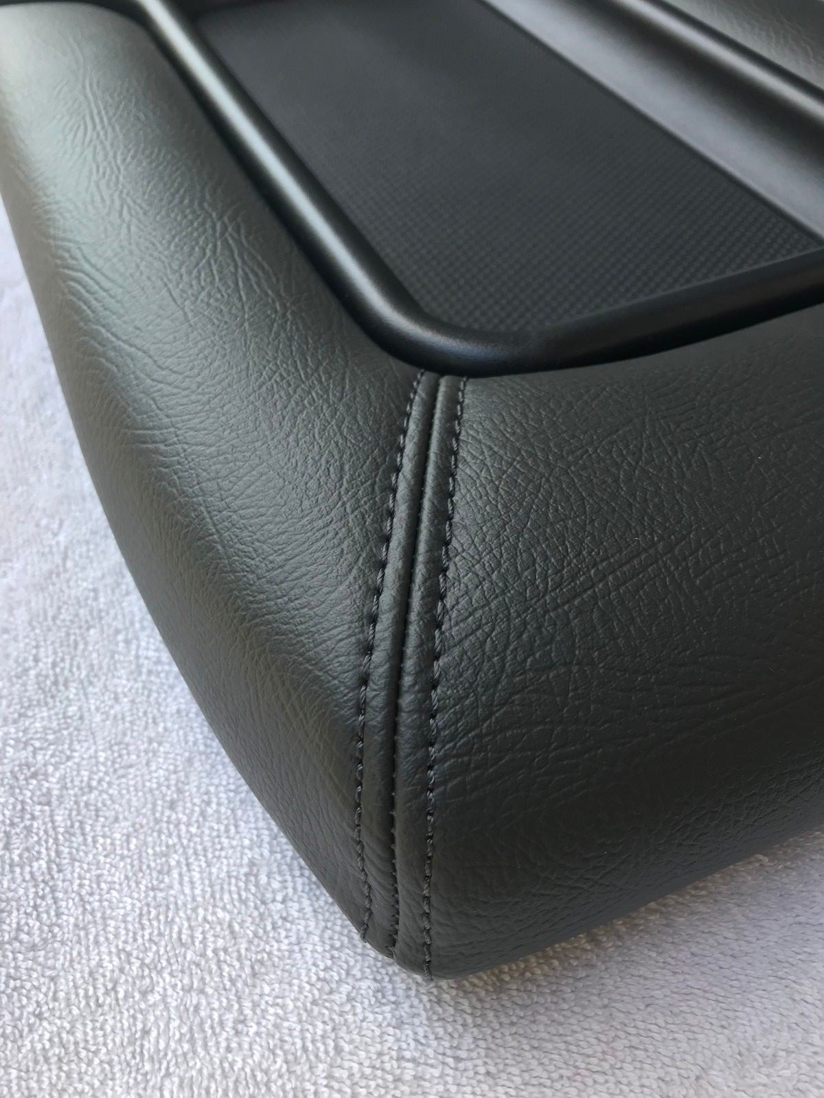 SIERRA CENTER CONSOLE LID ARMREST STORAGE FOLD DOWN JUMP SEAT 99-02 SILVERADO