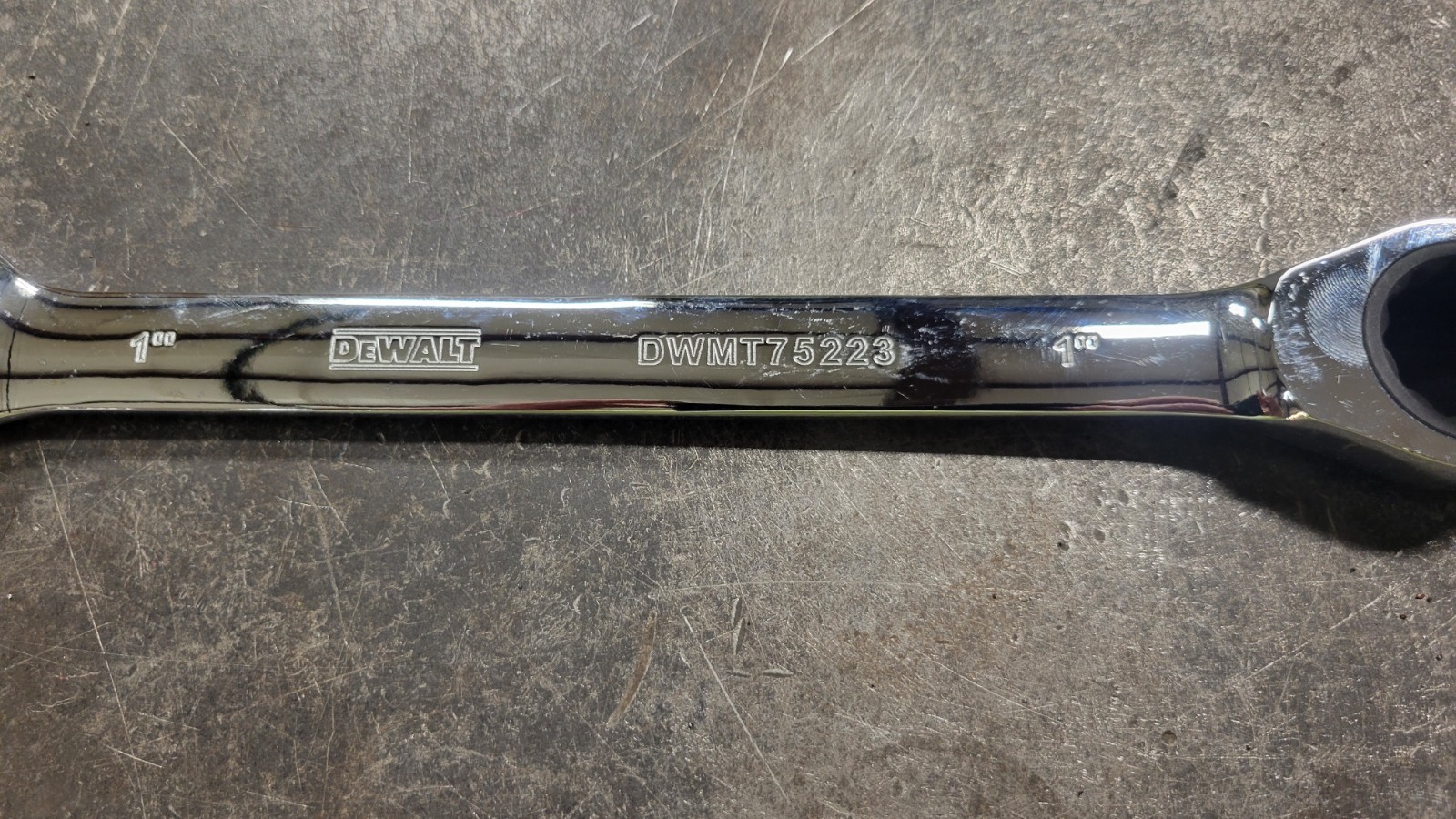 DEWALT Long Panel 1" Ratcheting Combination Wrench SAE *DWMT75223OSP