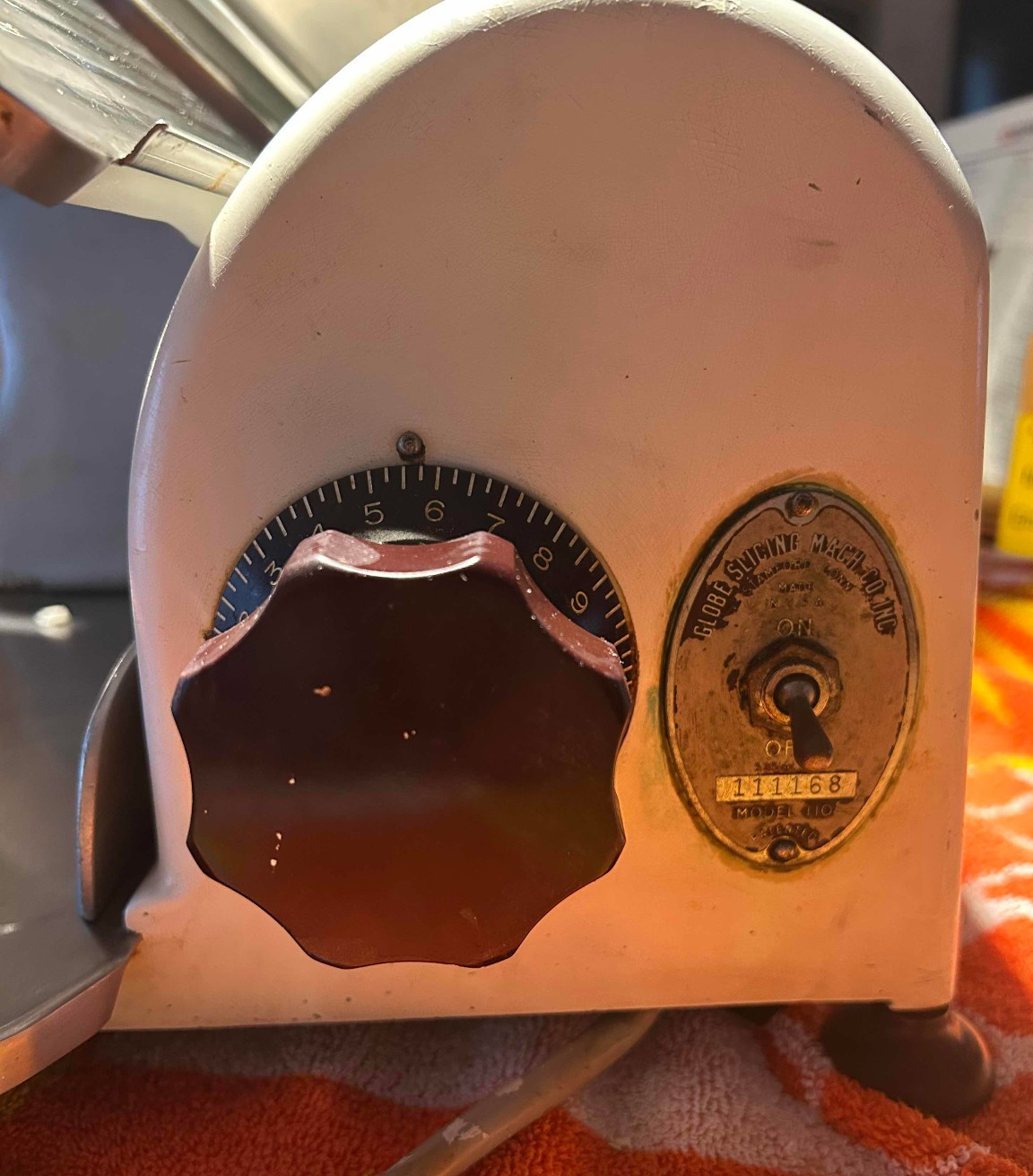 Globe C1620 Commercial Meat Slicer w. Built-in Sharpener