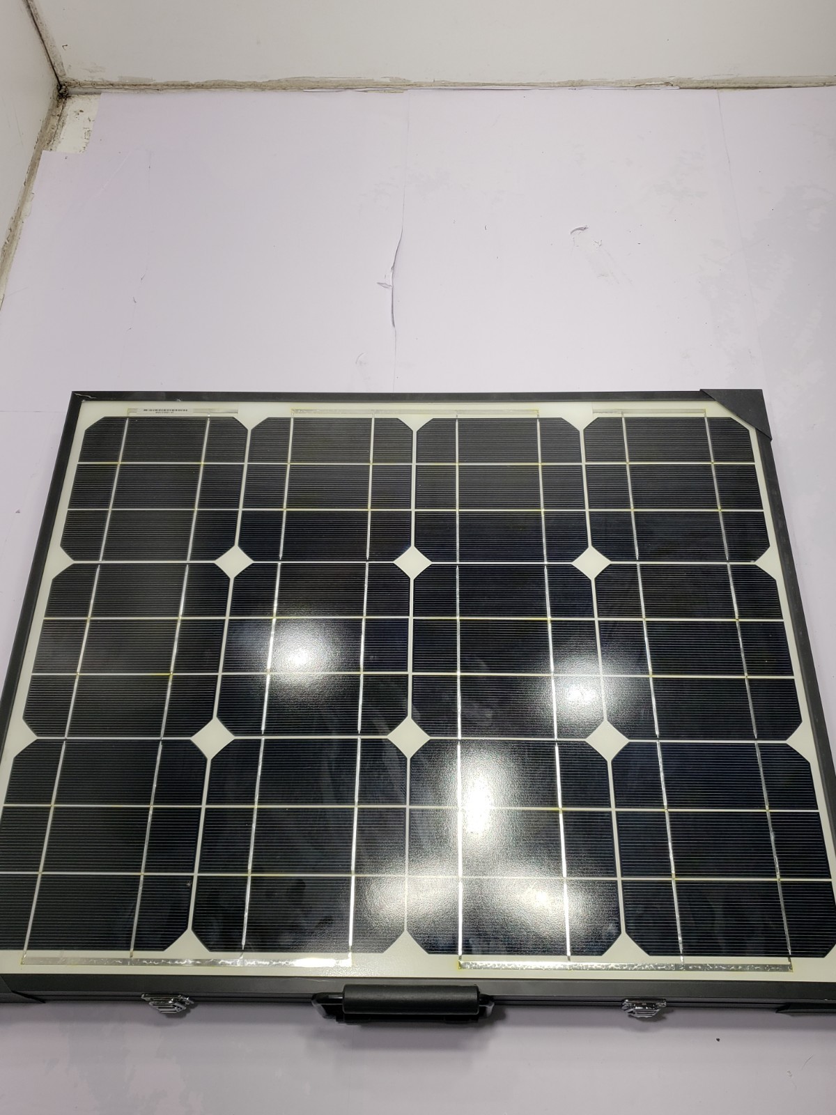 Fuel-Less Generator by Humless Lion Energy 50W Solar Panel Power Connector