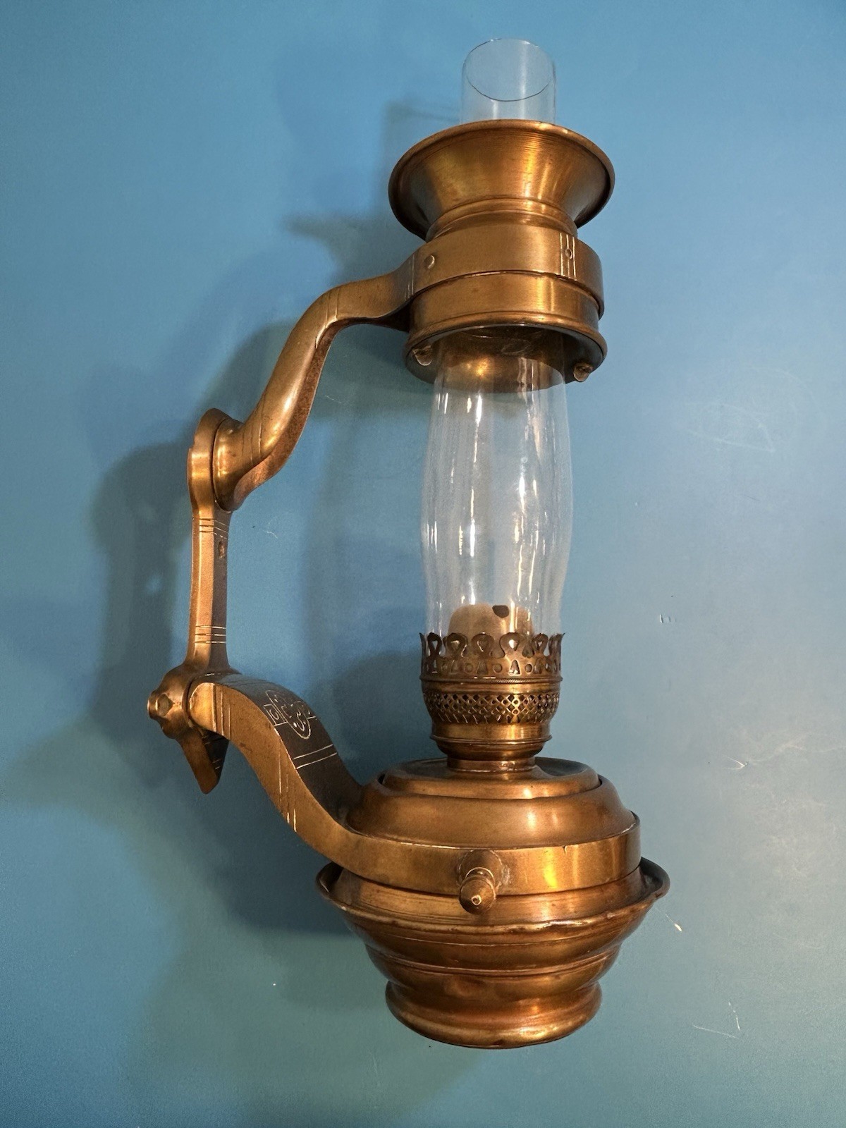 Antique Dayton Manufacturing  Chesapeake Ohio Railroad Wall Mount 16” Oil Lamp