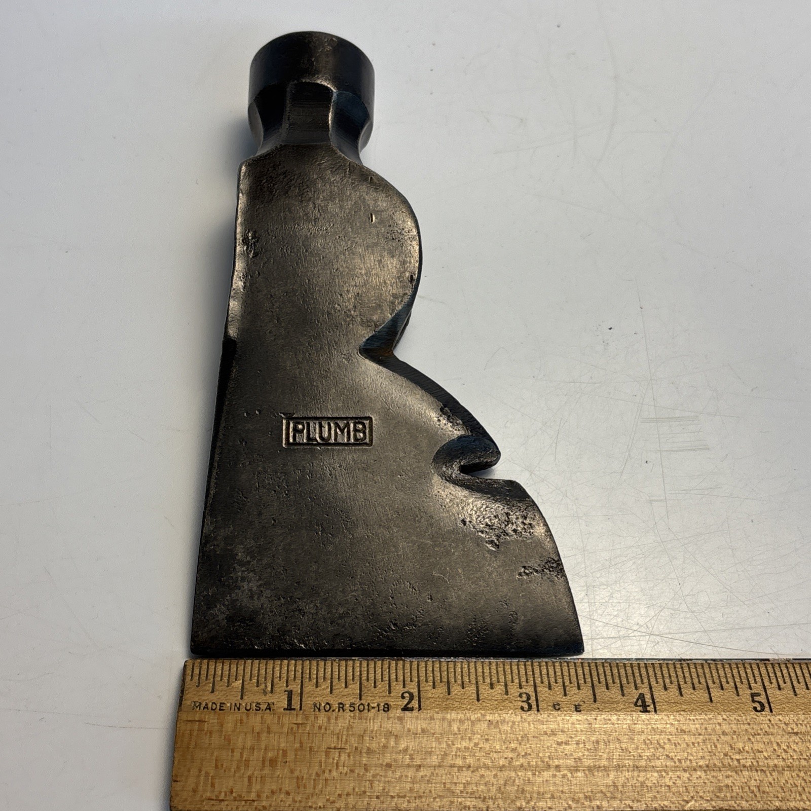 Vintage PLUMB 26 oz Carpenter’s Hatchet Head Nail Puller Notched Blade USA