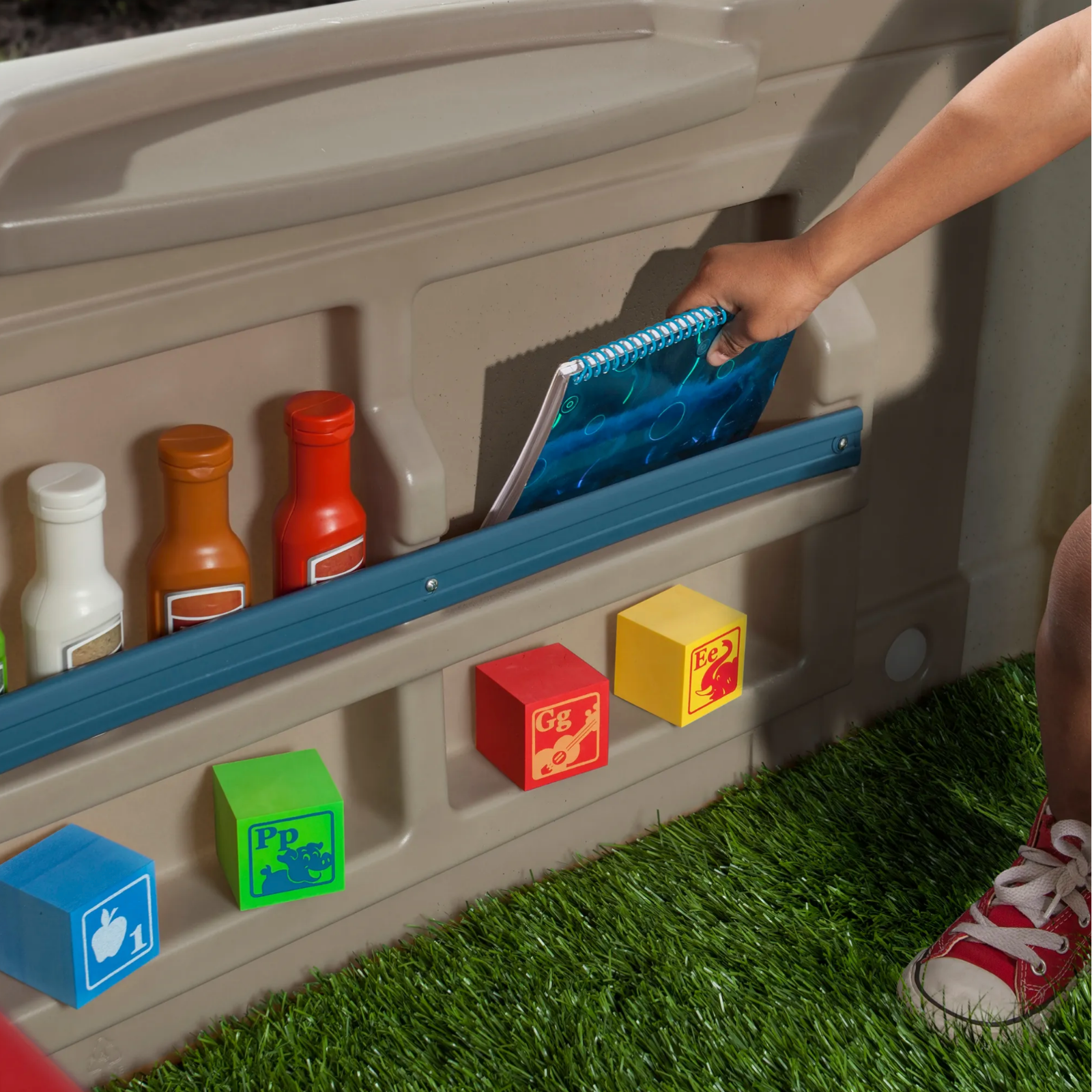 Kids Playhouse Outdoor Plastic Child Toddler Cottage Play House Toy W/ Fireplace