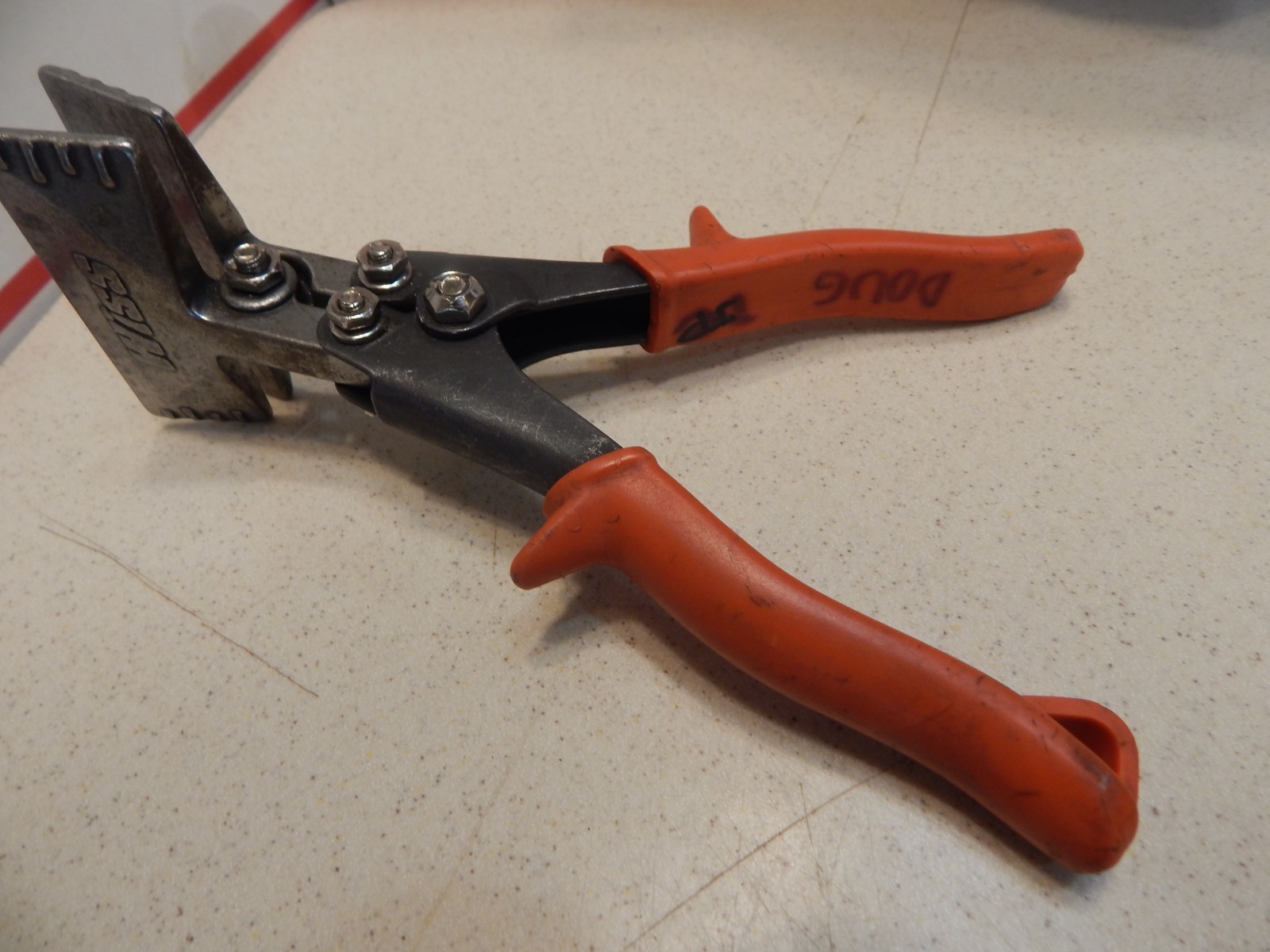 9 "CRESCENT WISS 3-1/4" HAND SEAMER 1-1/4" JAW WITH RED RUBBER GRIPS