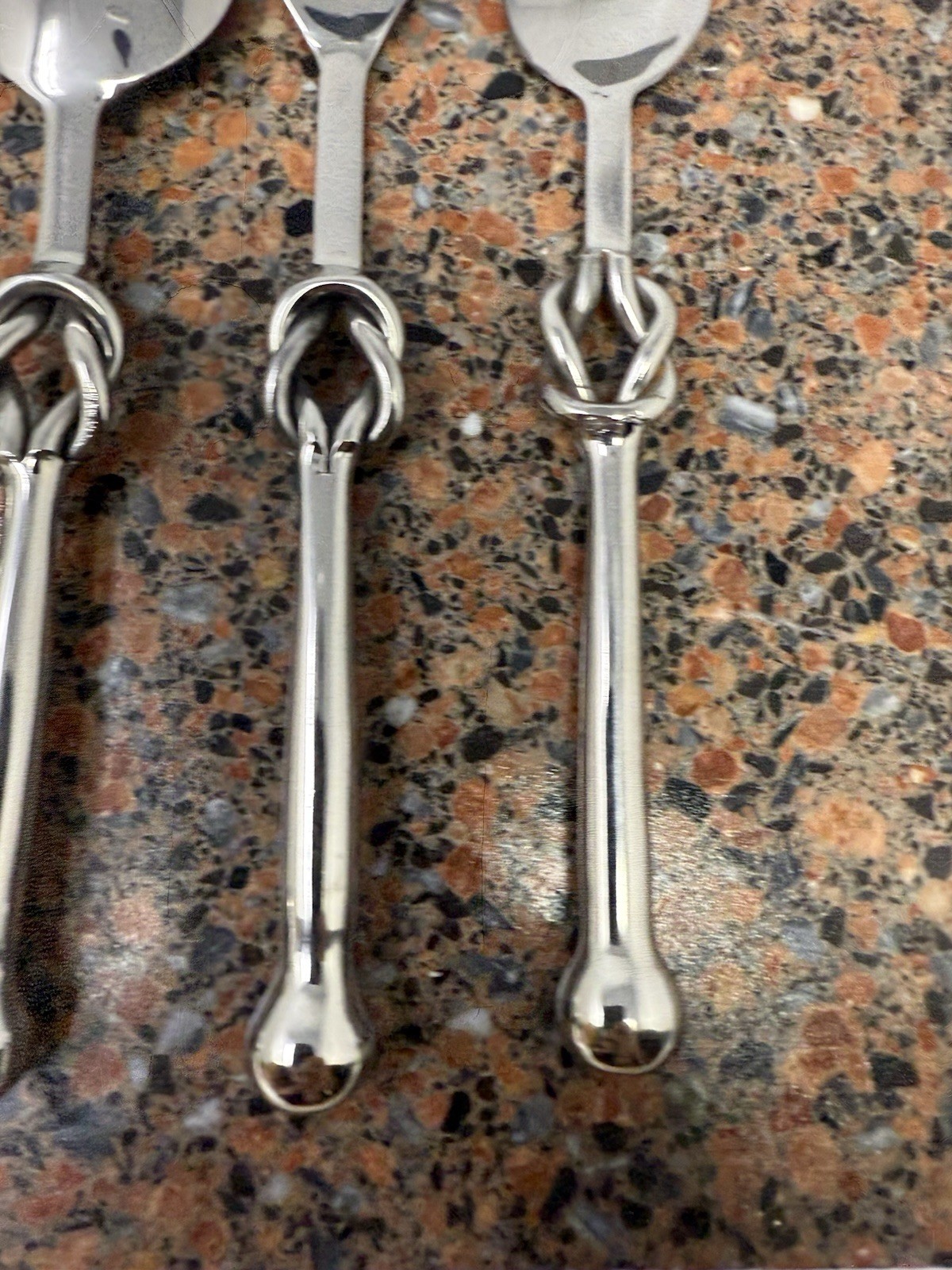 Elyon Forged Reef Knot Reflective 5 Piece stainless Flatware Place setting 18/8