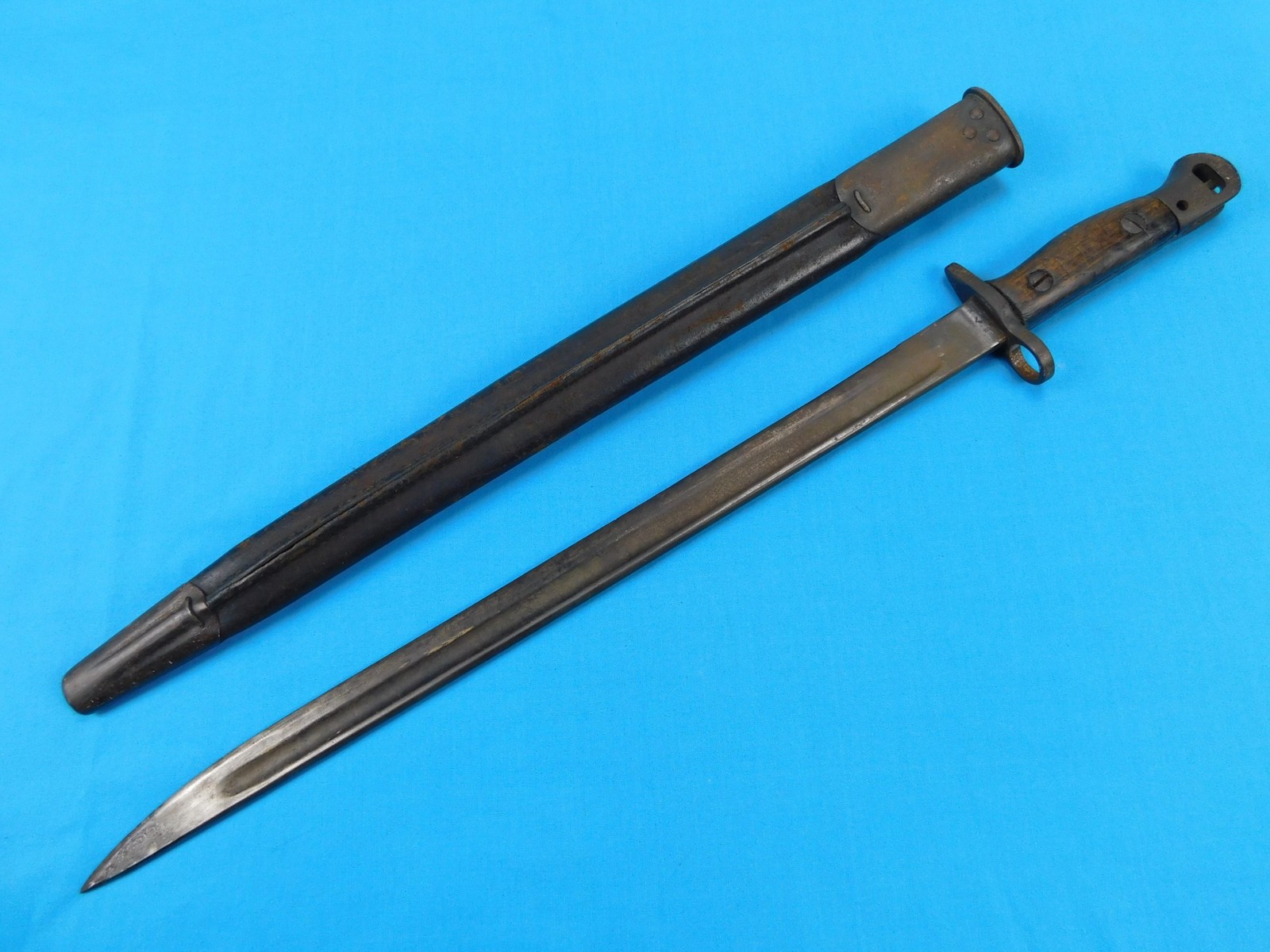 British English WW1 Model 1907 Antique Bayonet Fighting Knife w/ Scabbard