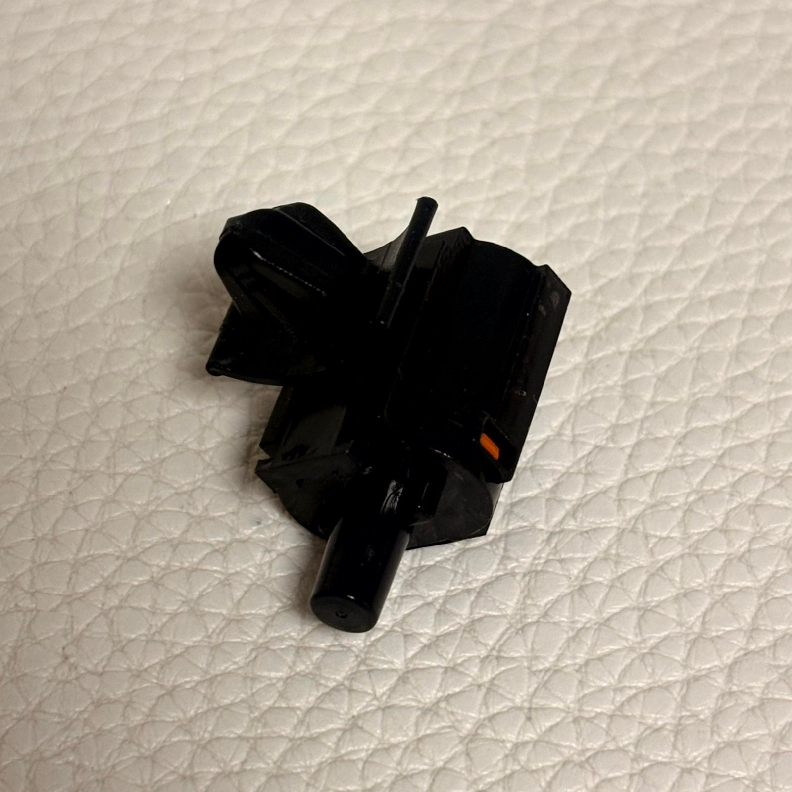 96985-3X000 New OEM Genuine Hyundai Kia OPTIMA Air Ambient Temperature Sensor