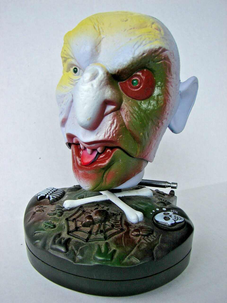 RARE ! HALLOWEEN MONSTER SATAN DEVIL GARGOYLE BOBBLE HEAD FM RADIO EYES LIGHT UP
