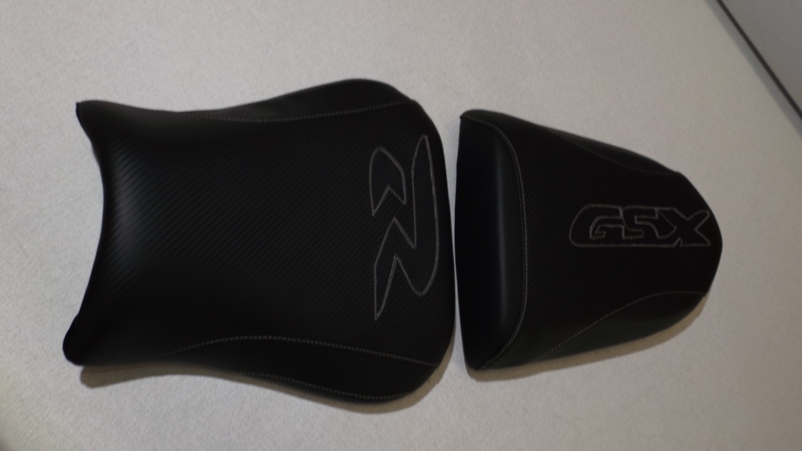 SUZUKI GSX-R 600 750 FRONT& REAR SEAT COVERS 04 05 BLACK CARBON FIBER TEXTURE