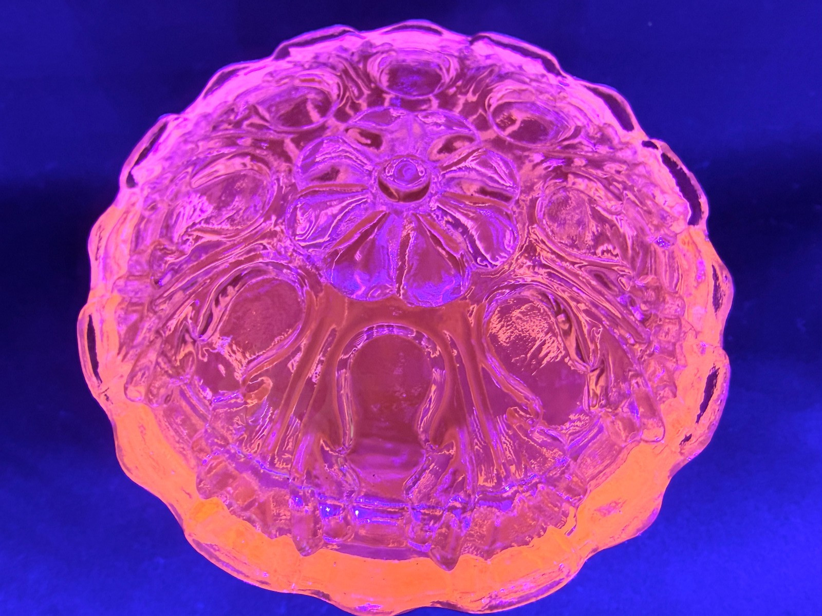 Green Vaseline Uranium glass covered candy dish coffee sugar jar bowl / selenium