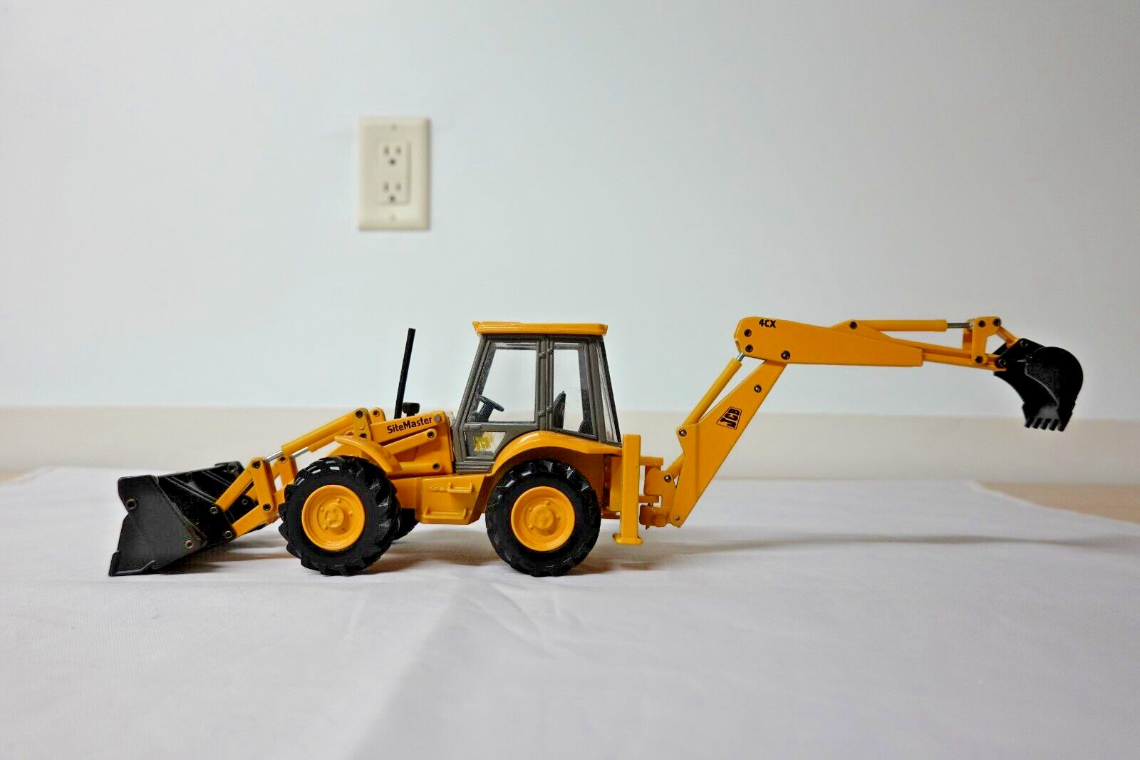 JOAL 175 JCB 4CX SITEMASTER BACKHOE LOADER 1:35 SCALE N.I.B.