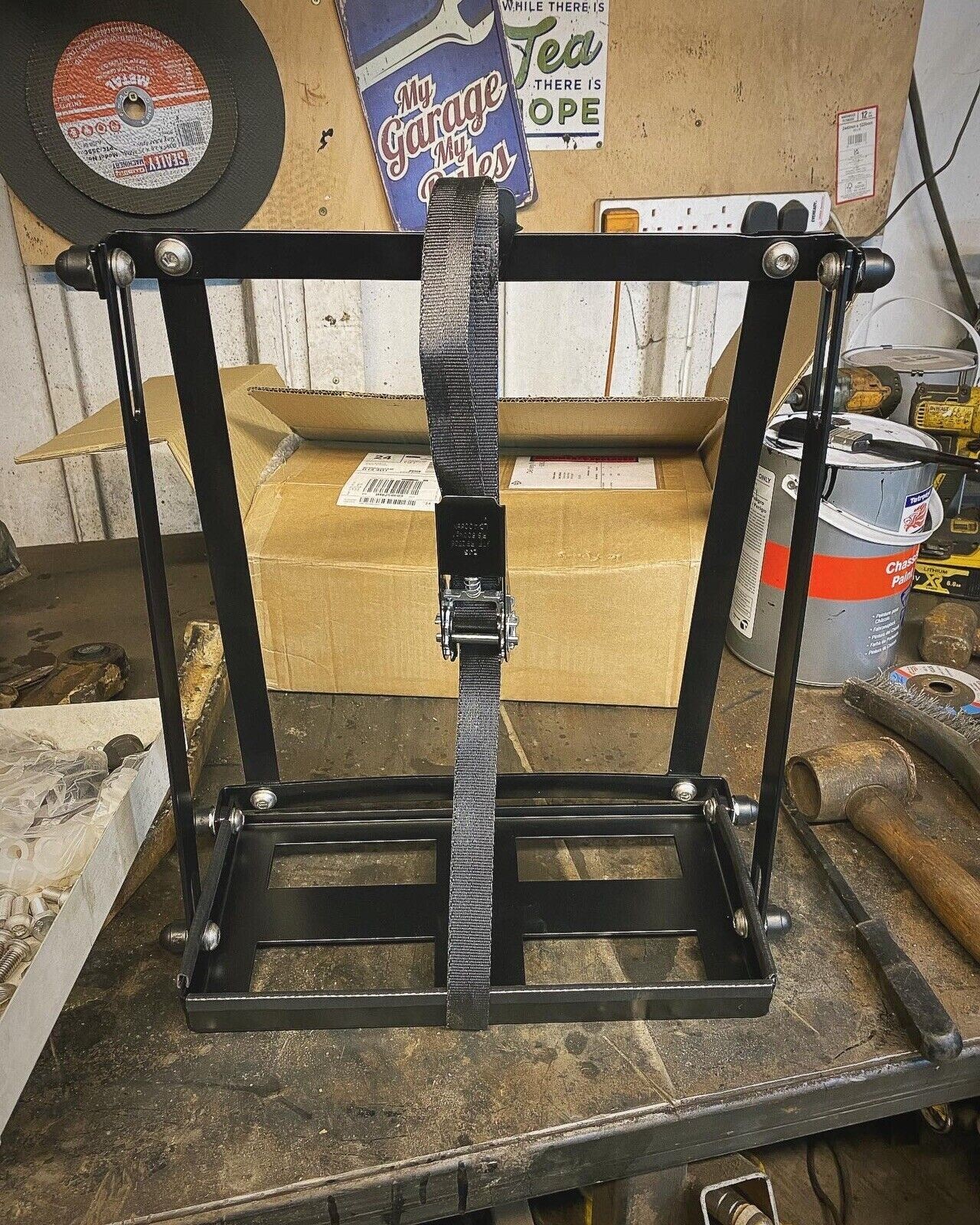 Fold up Jerrycan Holder Ratchet Strap 25mm 1m with Anchor Plates LC400daN Black