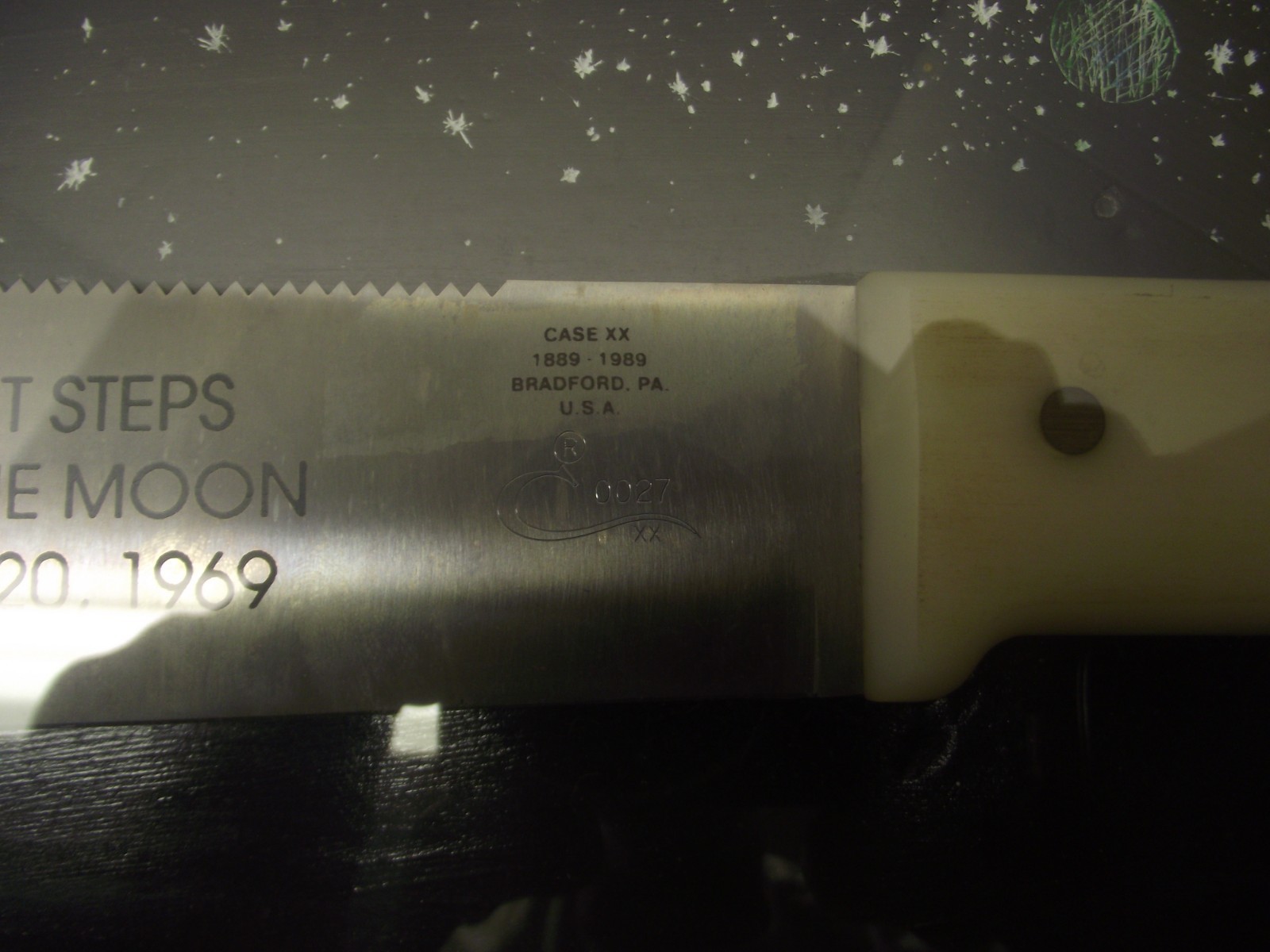 Case xx 1989 Apollo 11 Commemorative First Steps on the Moon Knife in Display