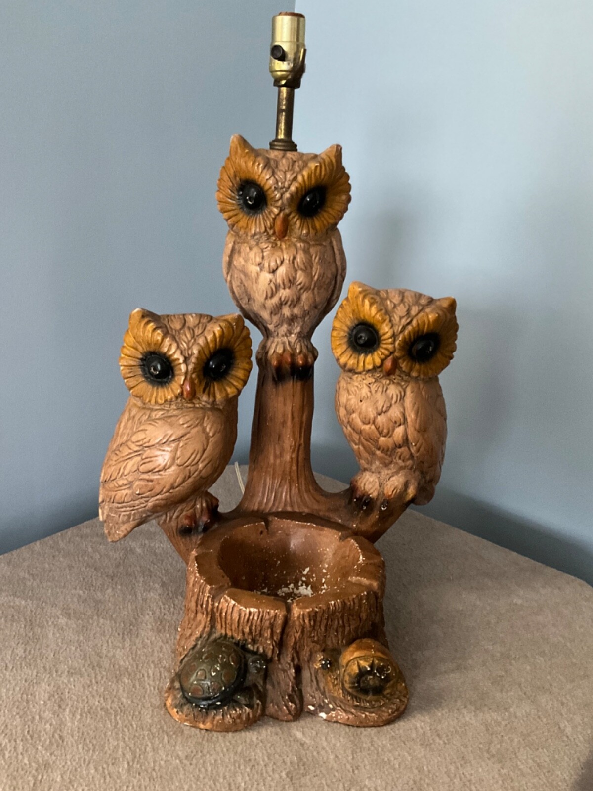Old Vintage three Owls cabin Table Lamp 2’ tall with ashtray chalkware working