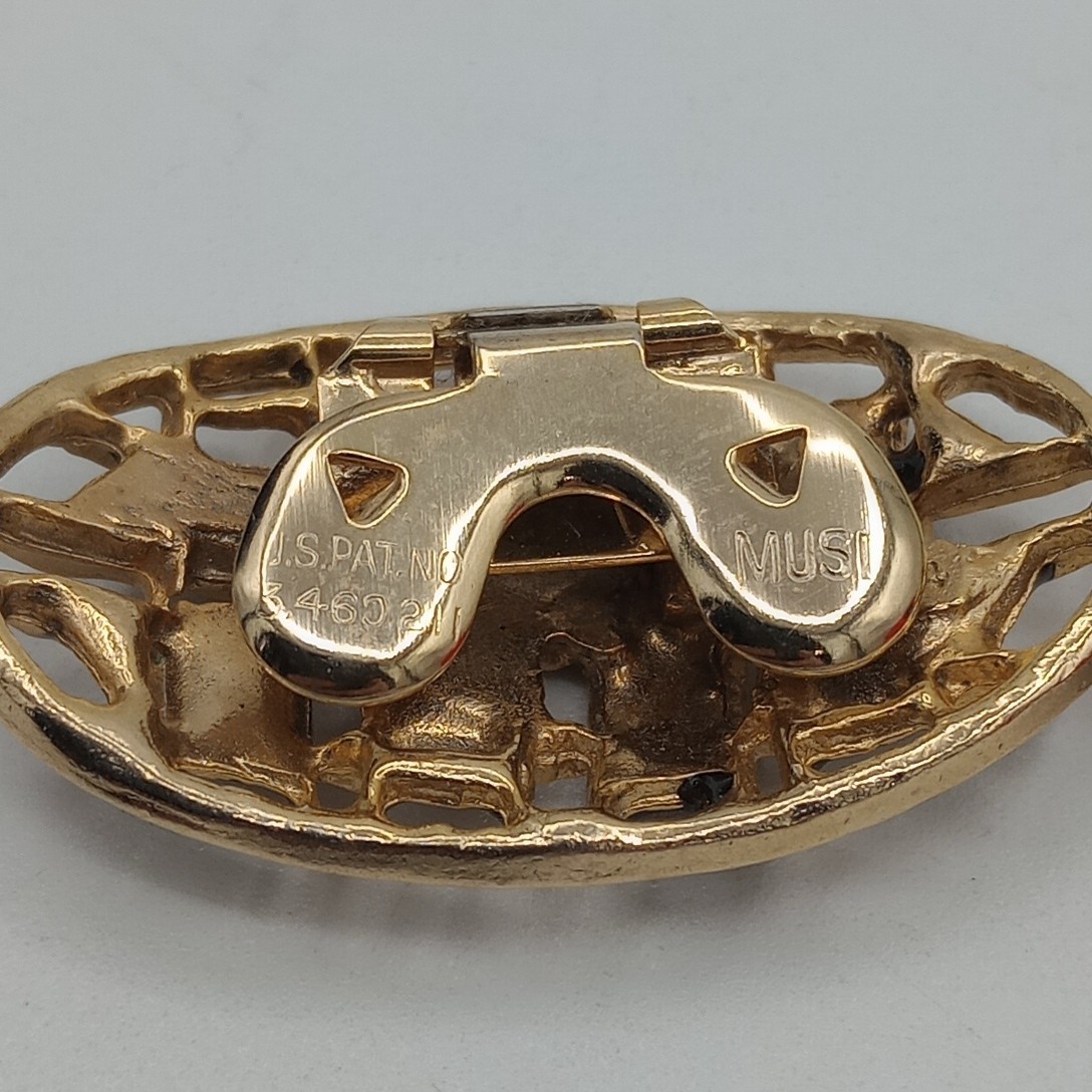 Vintage Ladies Shoe Clips Marked MUSI Black And Gold Tone