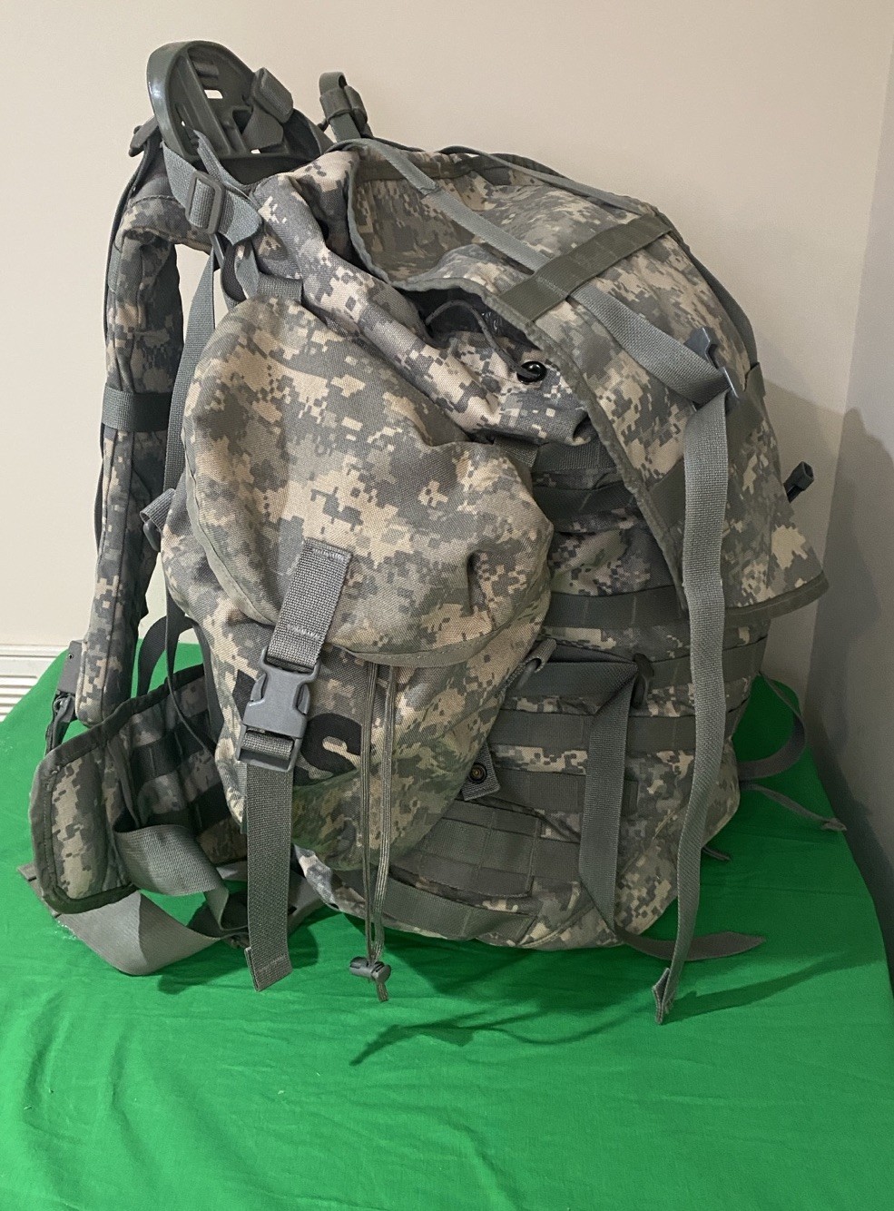 US Army MOLLE II Rucksack ACU w/ Frame & 2 Sustainment Pouches Surplus Gear