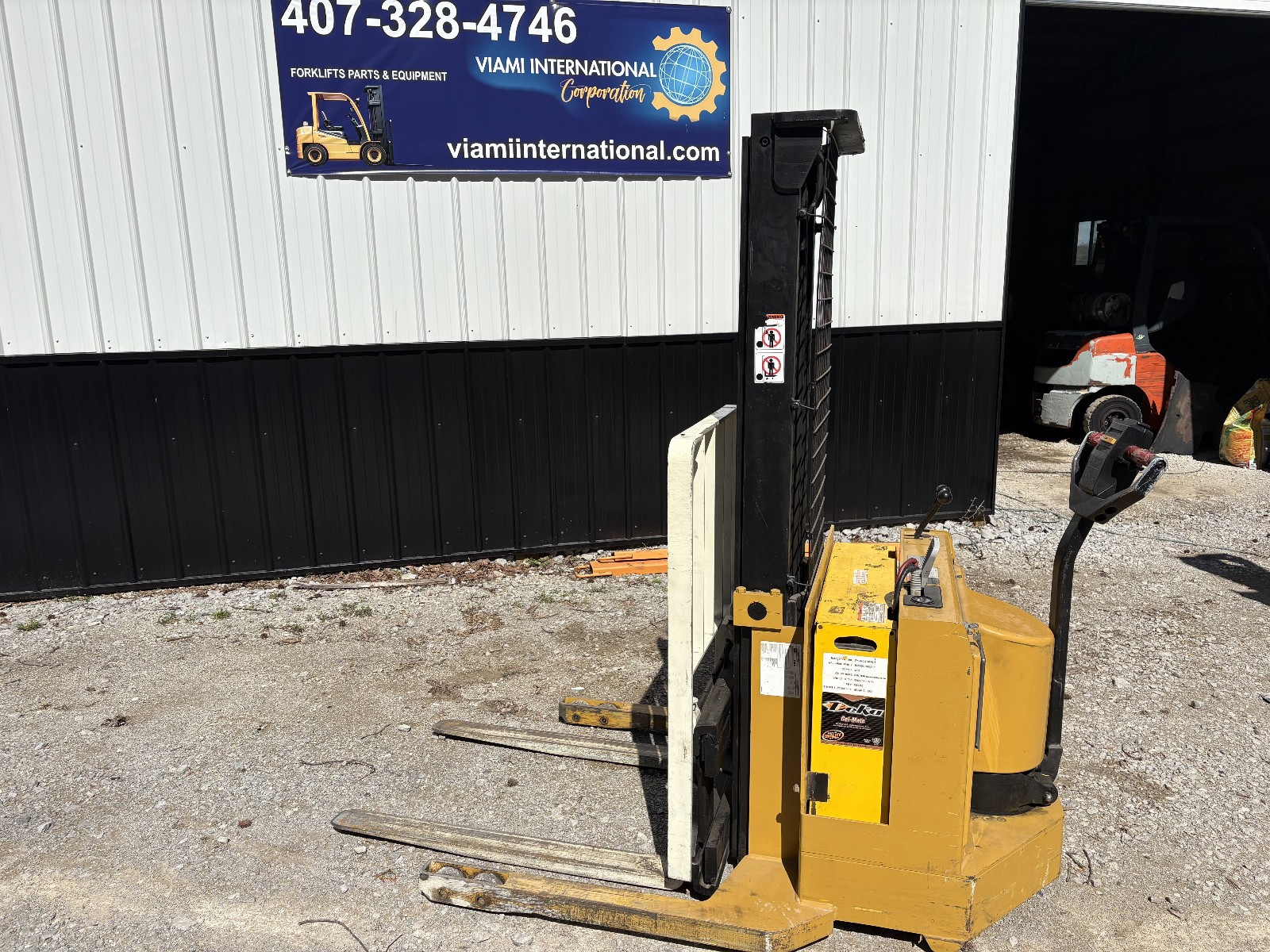 Yale MSW030SCN, 2800 LB, 2-Stage Mast 130”, Electric Pallet Stacke