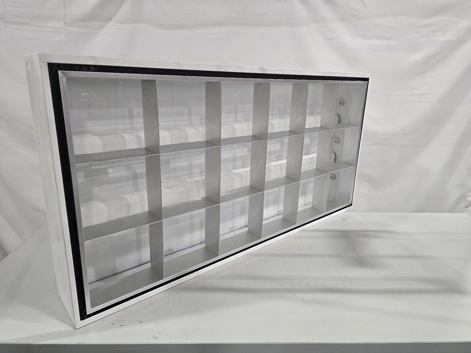 METALUX 2 FT. X 4 FT. SURFACE PARABOLIC, 3 LAMP SLOTS, 32W, 18 CELL, 3