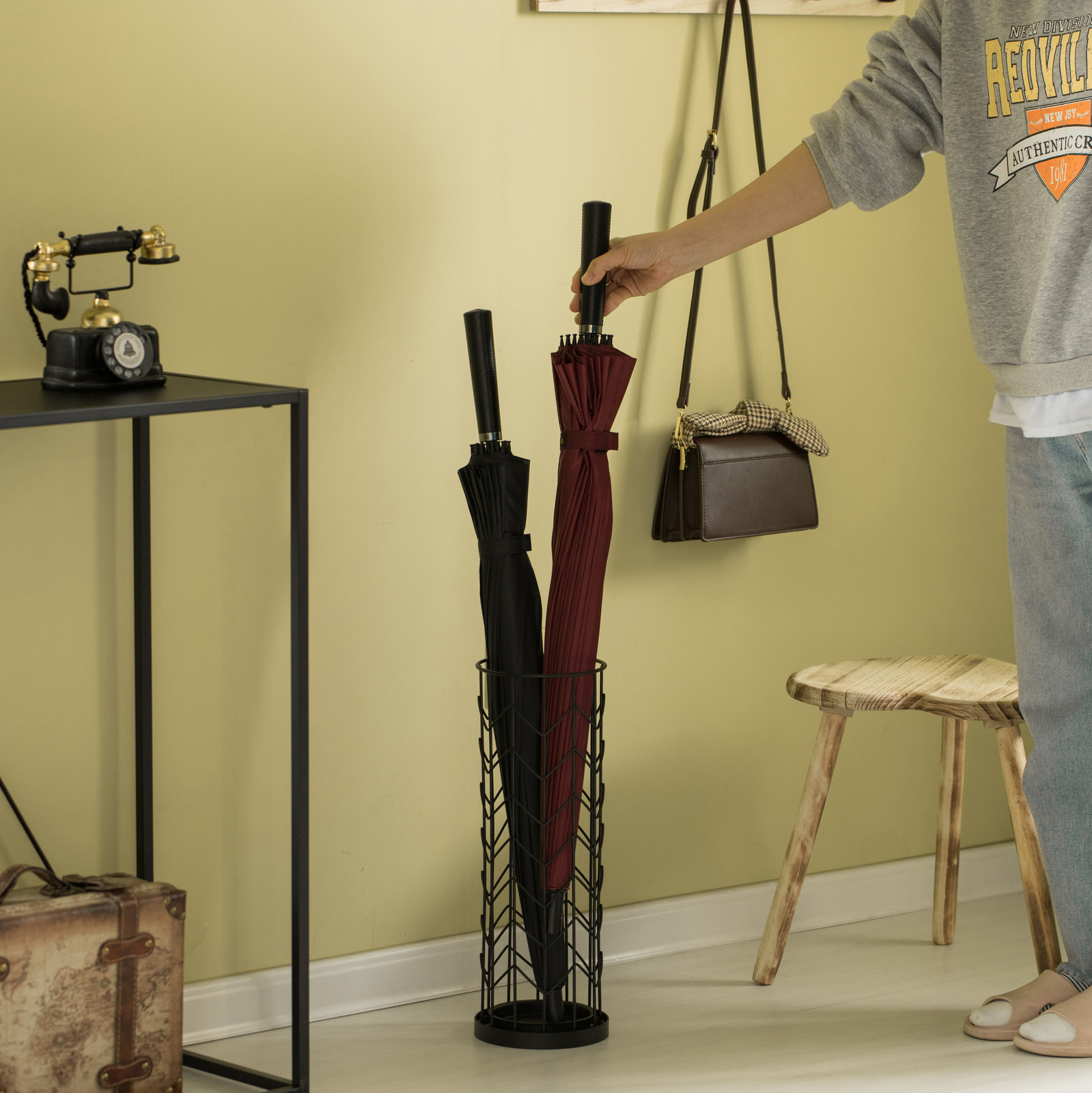 New Black Round Horizontal Design Umbrella Holder Stand for Indoor and Outdoor