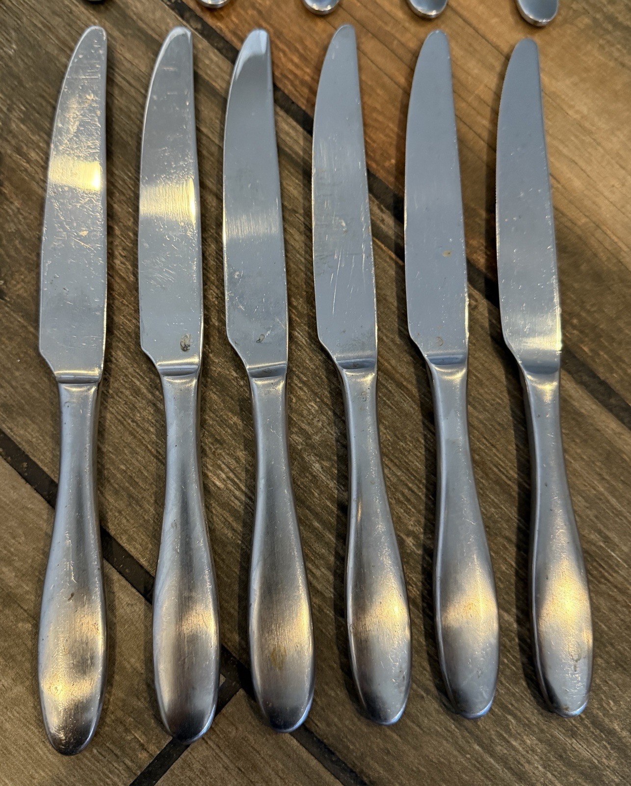 Towle SATIN PETAL 18/0 Living Collection Flatware Set of 40 Spoons Knives Forks