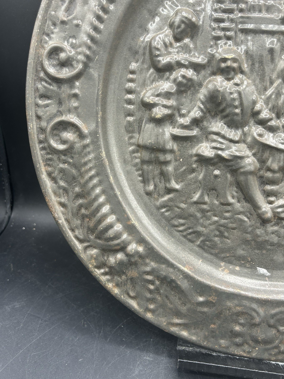 Vintage English Brass Hammered Wall Plate Decorative Tile (14 inch)