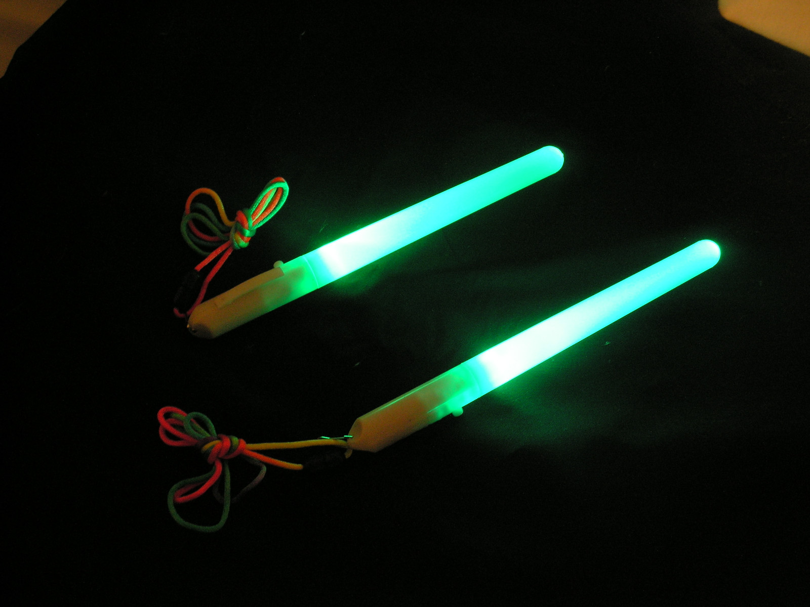 Pair LED Multi Colored 7 mode Poi Sticks Wand Lightstick + Diffraction glasses!