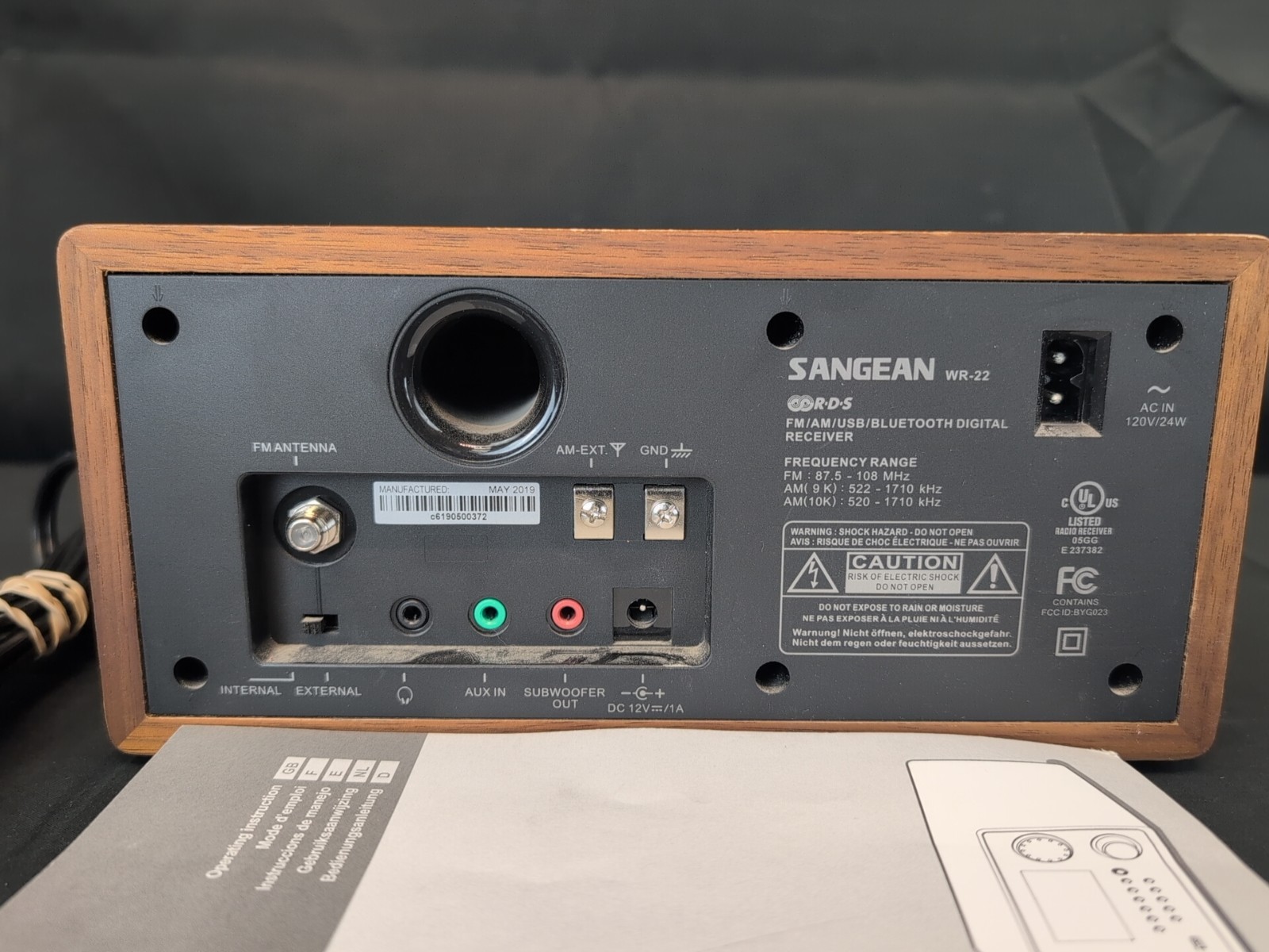 Sangean WR-22 AM/FM Bluetooth Table Radio USB AUX Wood Grain Tested Works