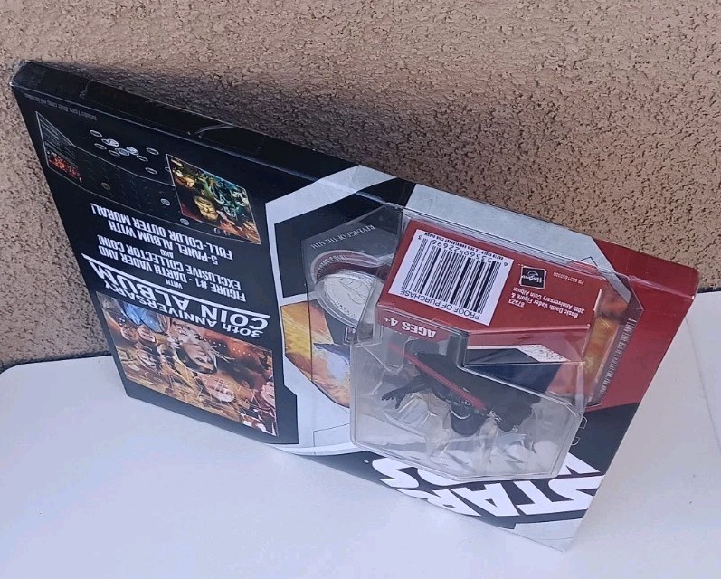 Star War 2006 30th Anniversary Coin Album With Luke Skywalker Figure 2 Lot.✨☘️