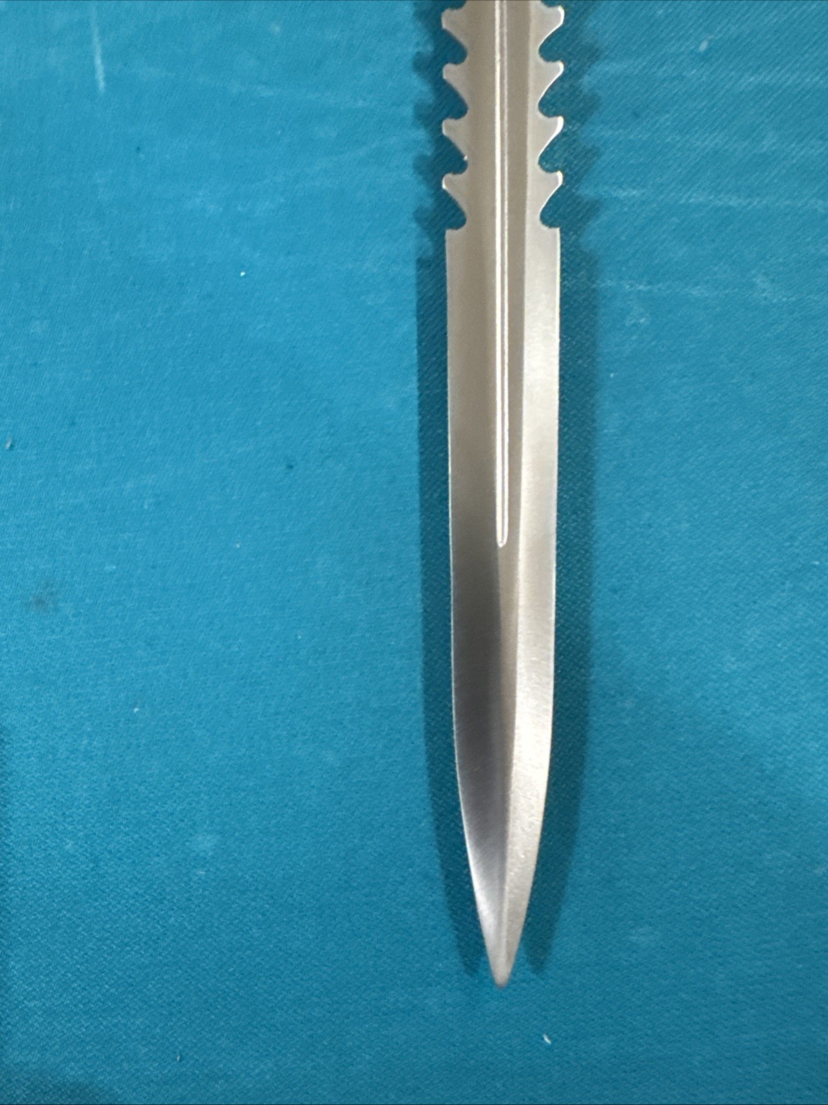 Ornate Templar Crusader Fantasy Dagger Serrated Blade with Jeweled Scabbard