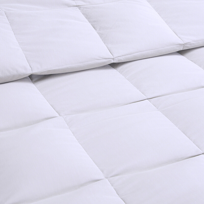 SNOWMAN Ultra Soft Lightweight King Size Goose Feather Down Comforter 100%Cotton