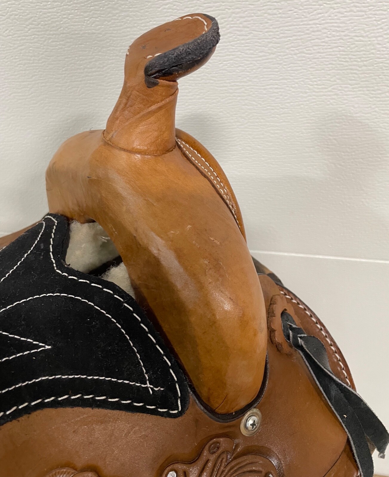 Used 10" Brown Leather Pony Kids Round Skirt Saddle