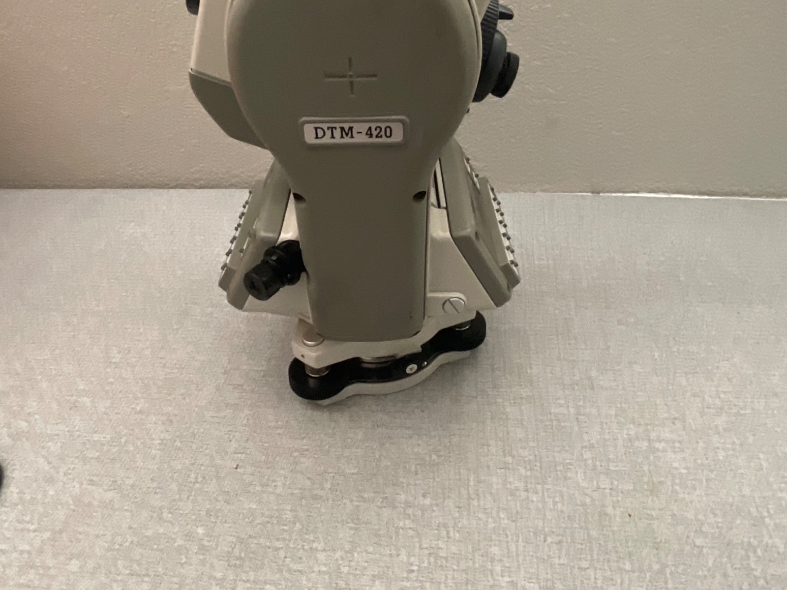 Nikon DTM-420 Surveying Total Station 2 Battery, charger + Case