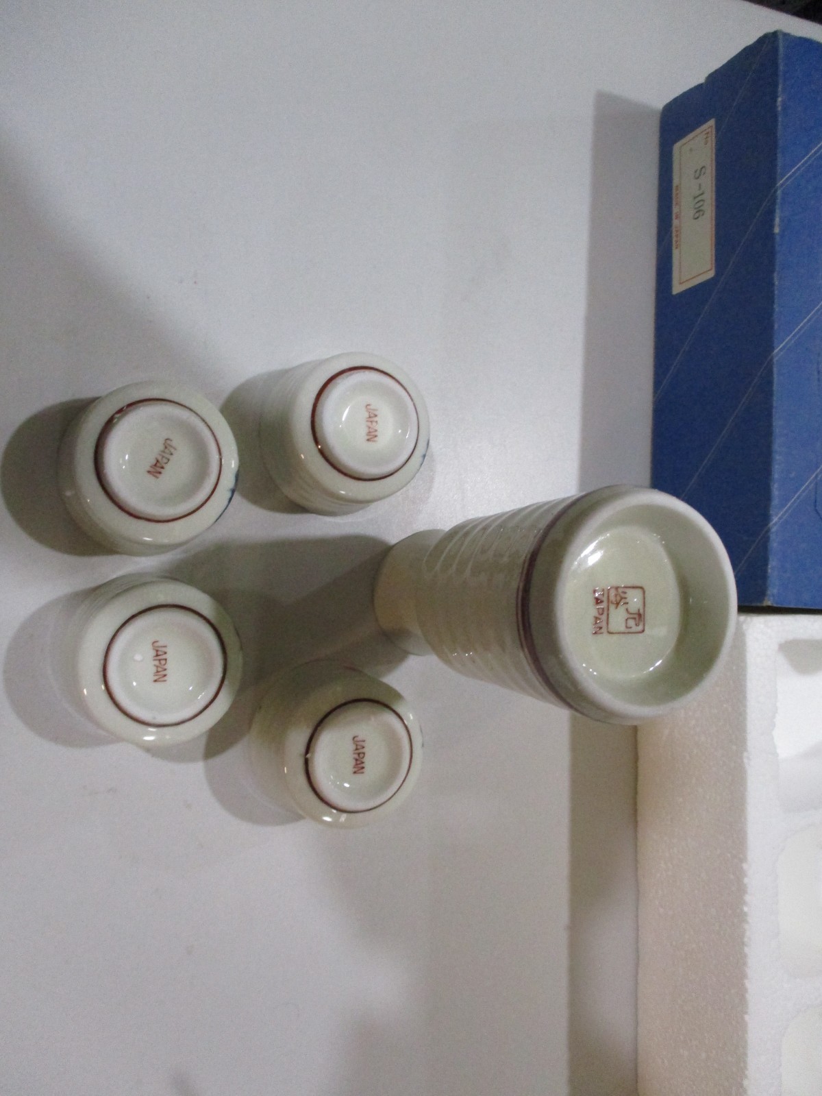 Fuji S-106 Vintage 5-Piece Sake Set, Ivory Birds & Flowers