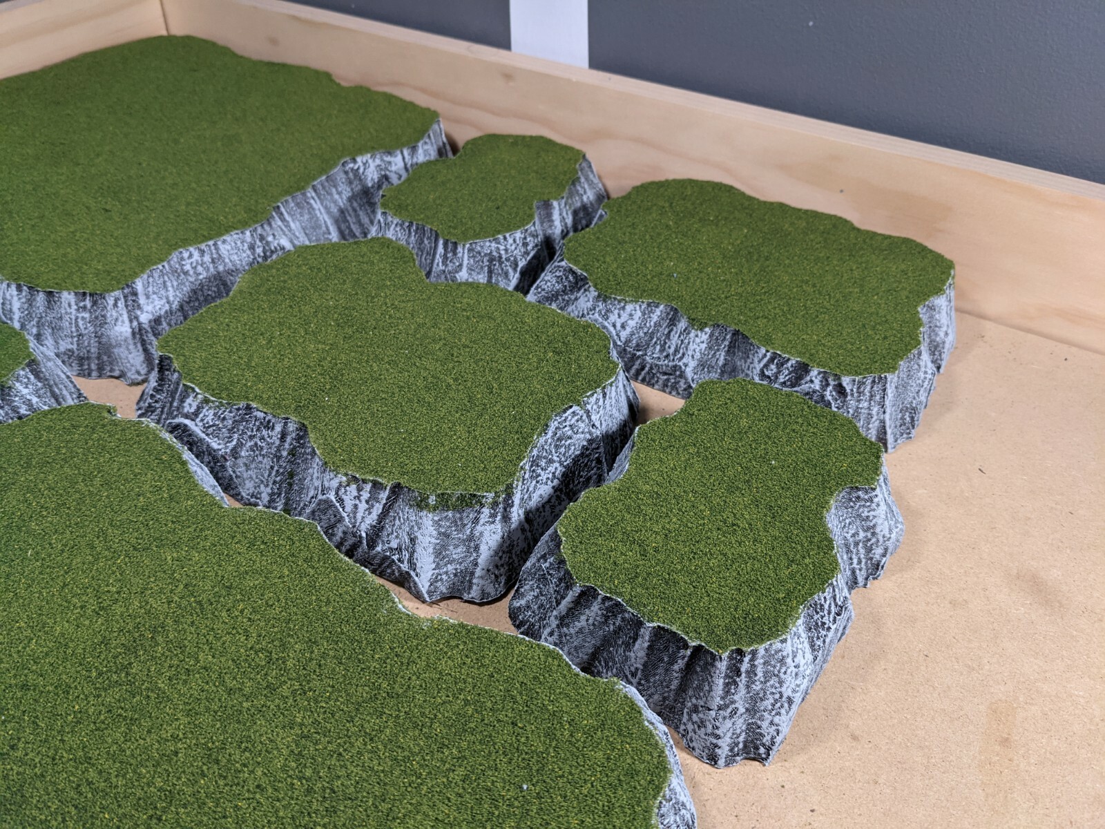 Wargaming Terrain Large Platform Hills Box Set, Grass Finish