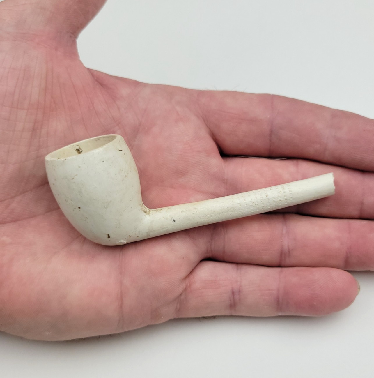 3.625" Molded Kaolin Clay Trade Pipe - South Dakota - J. Aplan Coll. Artifact