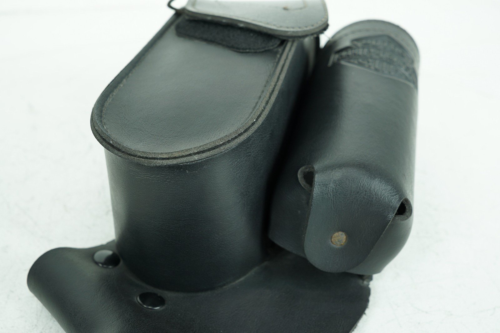 01 Harley Touring Electra Glide Ultra OEM Onboard Tool Bag Leather Storage Torn