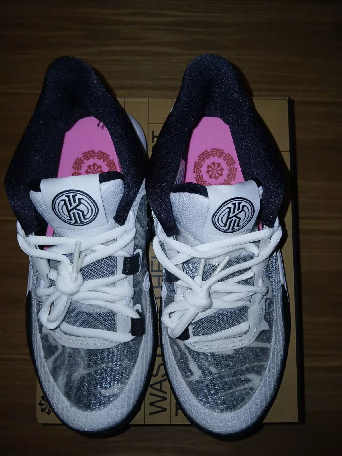 Nike Kyrie 8 GO Size- 5.5Y White/White Black. DQ8076-101 **NEW-IN-BOX